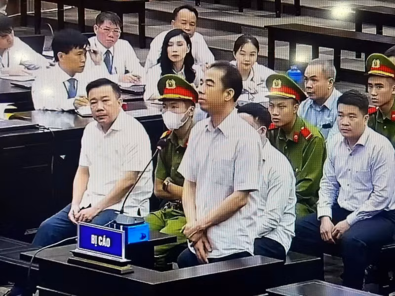 Bị cáo Tô Anh Dũng khóc khi nói lời sau cùng