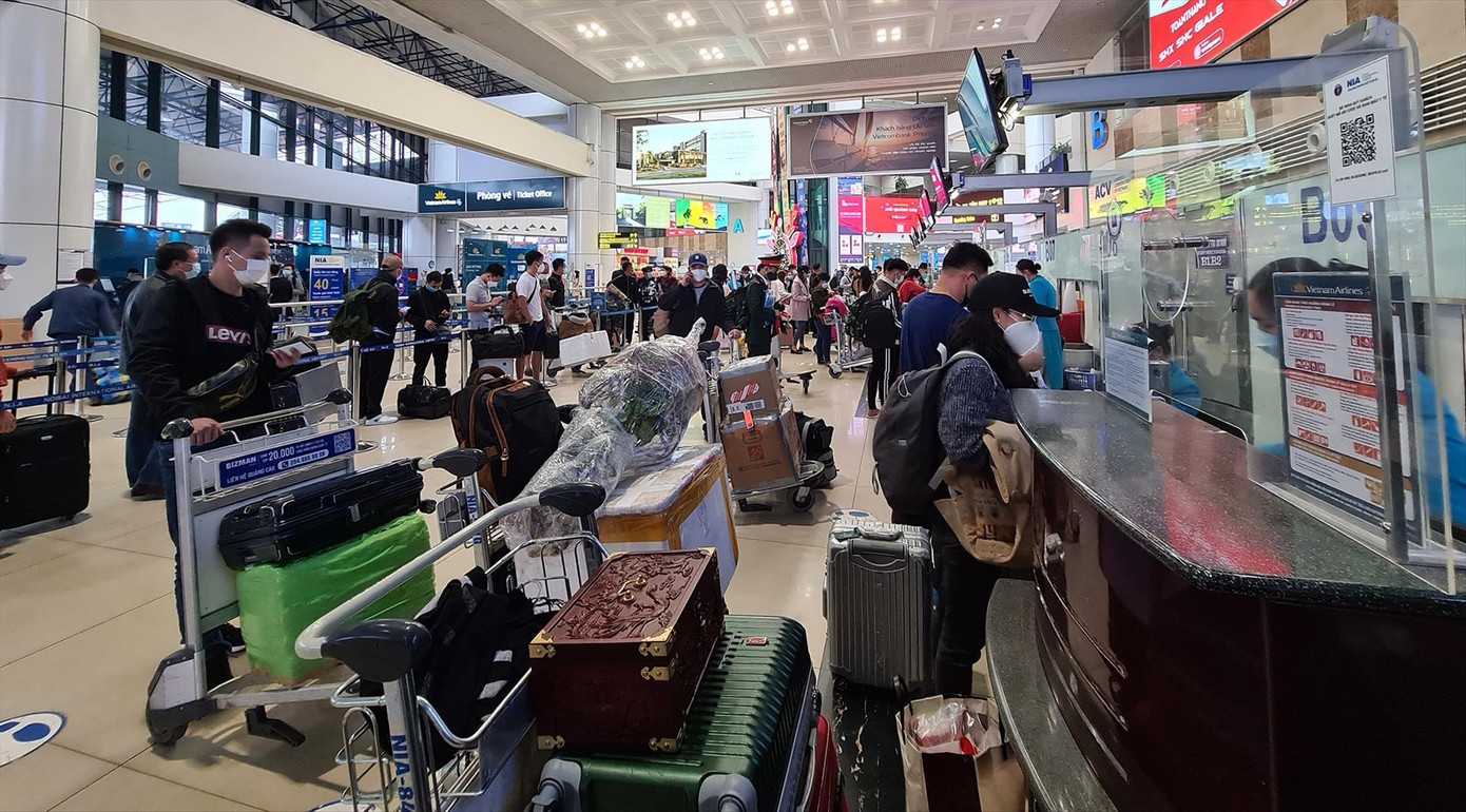 Nhu cầu đi lại Tết Nguyên đán của người dân đang tăng cao, vé máy bay và tàu hoả đều có dấu hiệu khan hiếm, đặc biệt chặng từ TPHCM đi các tỉnh miền Trung và phía Bắc Ảnh minh hoạ: Phạm Thanh