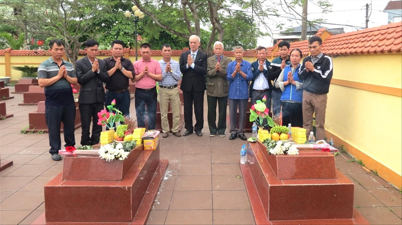 Đám cưới đặc biệt của chị Nguyễn Thị Diễn và anh Đặng Văn Cự được hai gia đình tổ chức tại nghĩa trang liệt sĩ vào tháng 4/2022 Đám cưới đặc biệt của chị Nguyễn Thị Diễn và anh Đặng Văn Cự được hai gia đình tổ chức tại nghĩa trang liệt sĩ vào tháng 4/2022