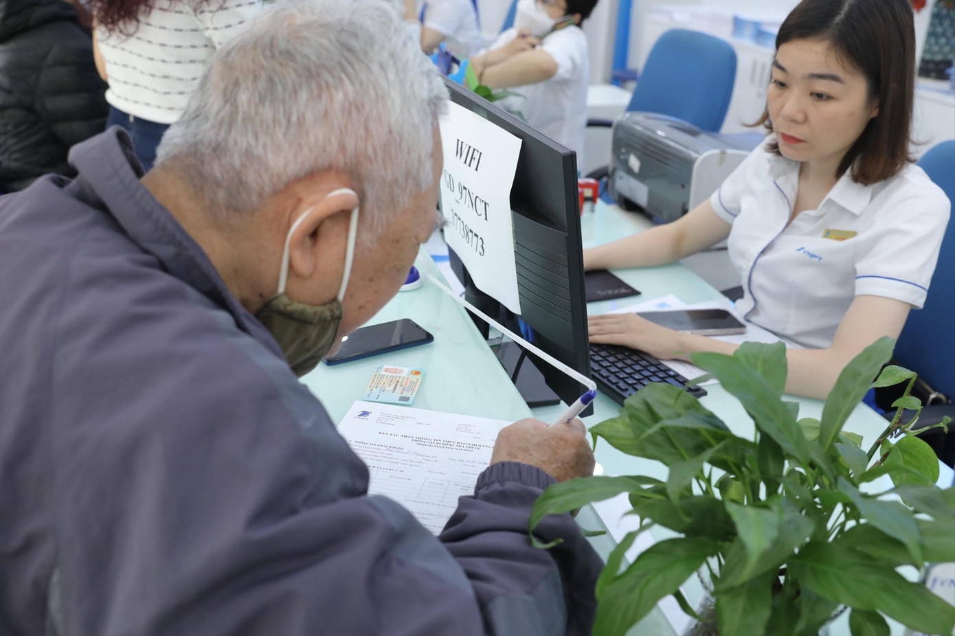 Từ 31/3, khách hàng không thực hiện chuẩn hóa thông tin thuê bao sẽ bị khóa liên lạc một chiều Ảnh: N. Hoài