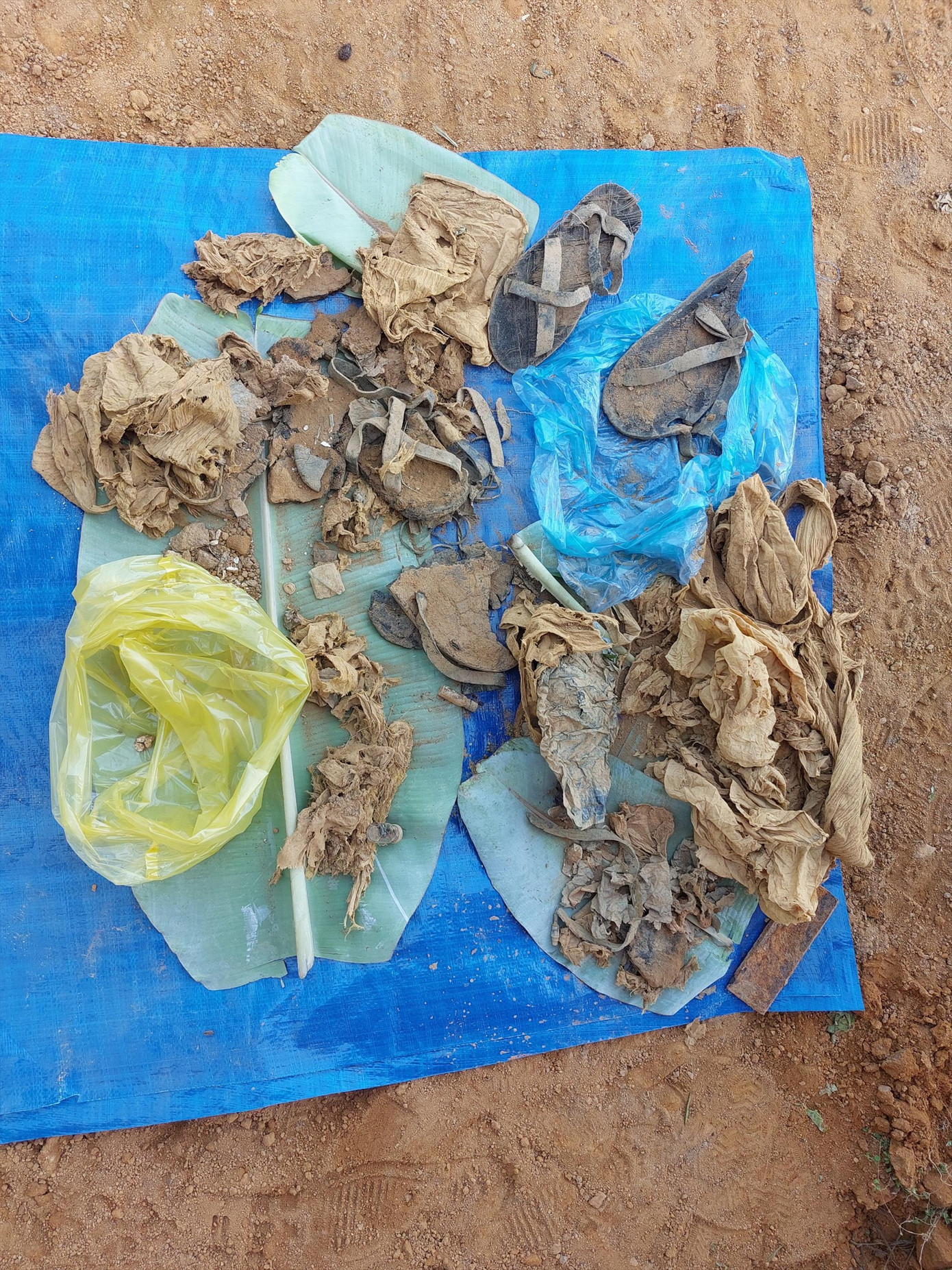 Những di vật được tìm thấy - Ảnh: A. Phúc