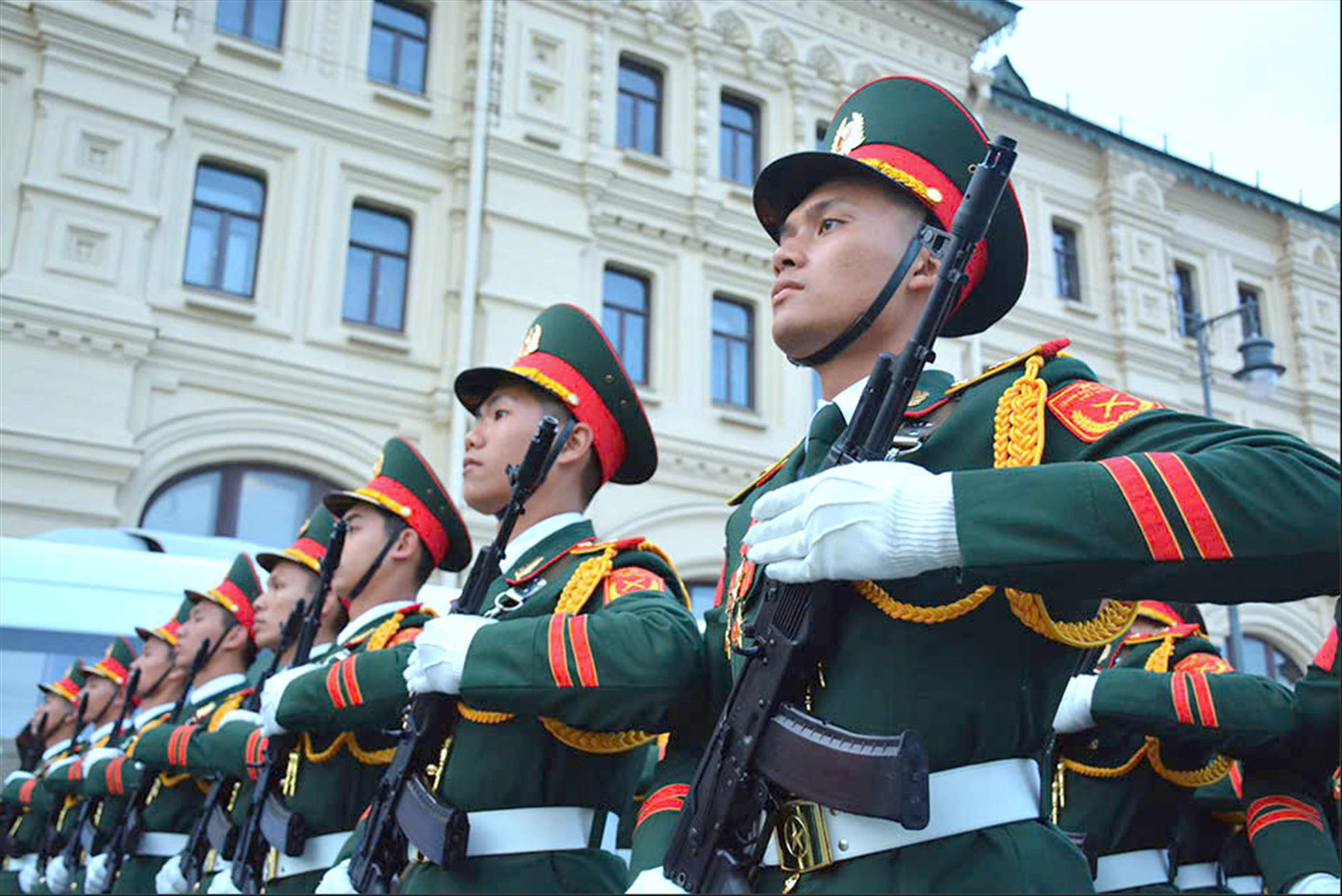 Khối duyệt binh Quân đội nhân dân Việt Nam hợp luyện trên Quảng trường Đỏ ẢNH: QĐND