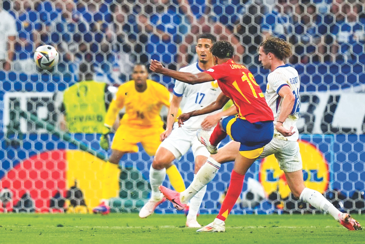 Lamine Yamal và bàn thắng tuyệt đẹp vào lưới Pháp ở bán kết EURO 2024. Ảnh: Getty Images Lamine Yamal và bàn thắng tuyệt đẹp vào lưới Pháp ở bán kết EURO 2024. Ảnh: Getty Images