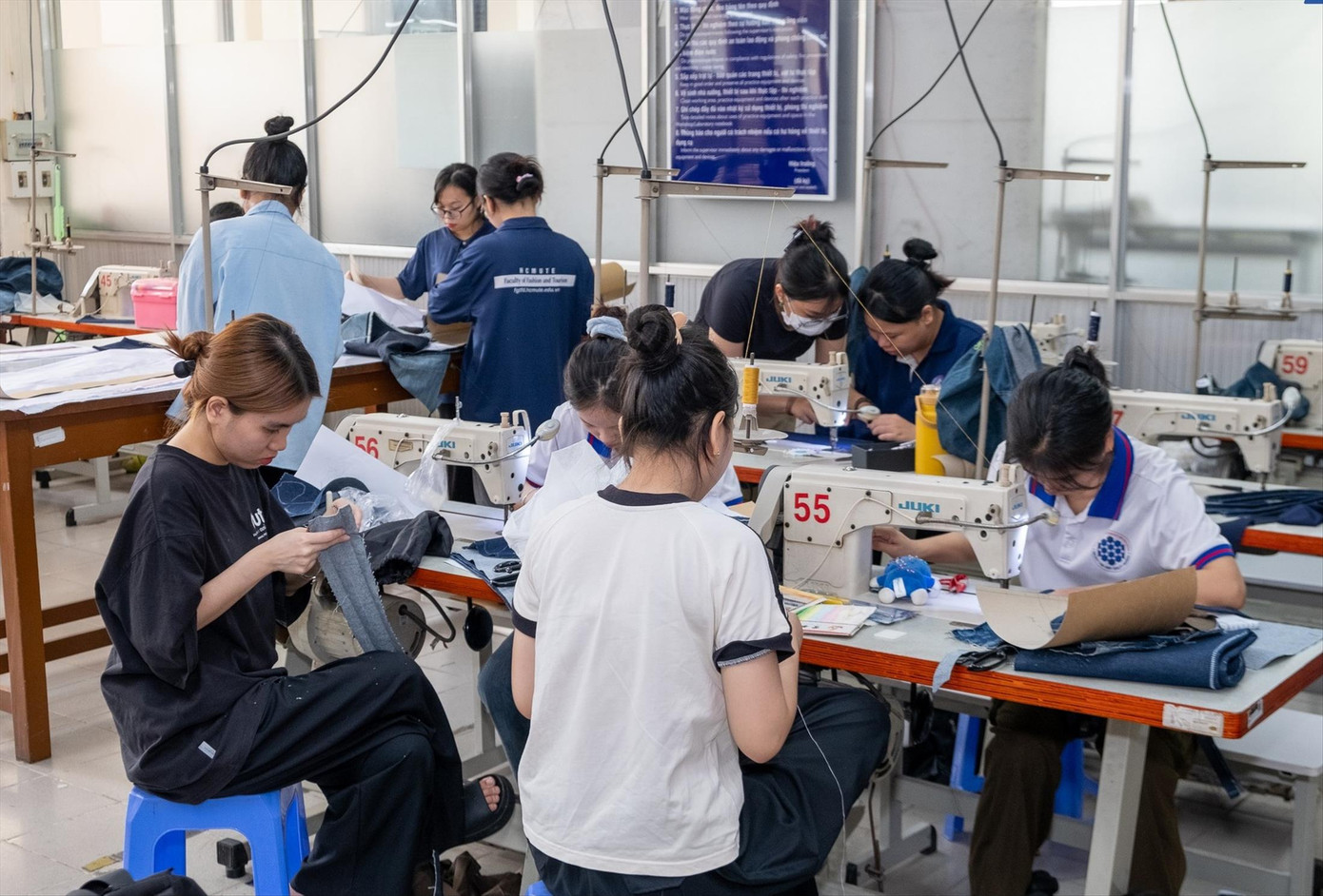 Trường ĐH Sư phạm Kỹ thuật TPHCM dành học bổng riêng cho nữ sinh Trường ĐH Sư phạm Kỹ thuật TPHCM dành học bổng riêng cho nữ sinh