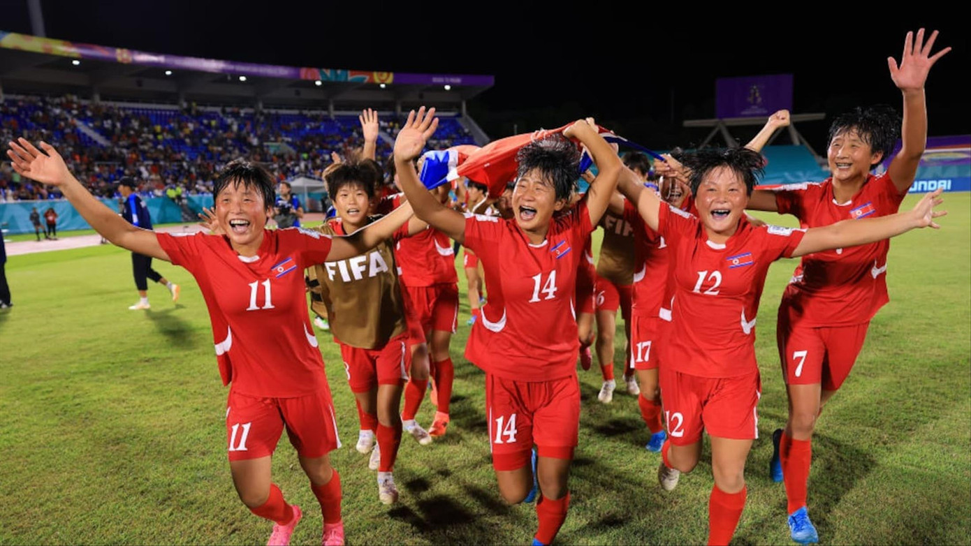 Các cô gái Triều Tiên ăn mừng chiến tích vô địch giải trẻ thế giớiẢnh: Getty Images Các cô gái Triều Tiên ăn mừng chiến tích vô địch giải trẻ thế giớiẢnh: Getty Images