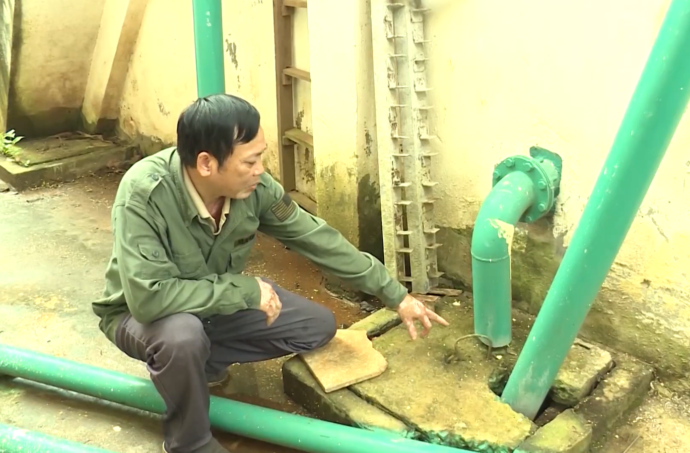 Đường ống dẫn nước lâu ngày không sử dụng đã bị hư hỏng