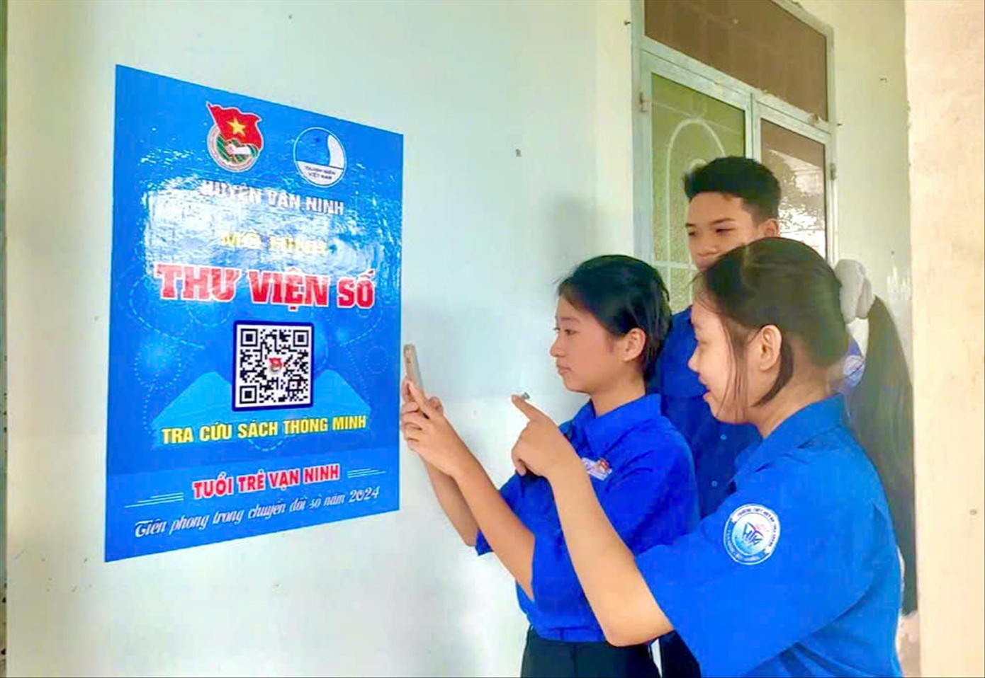 Với chiếc điện thoại thông minh có kết nối internet, quét mã QR là các bạn trẻ có thể truy cập vào thư viện số đọc được nhiều loại sách