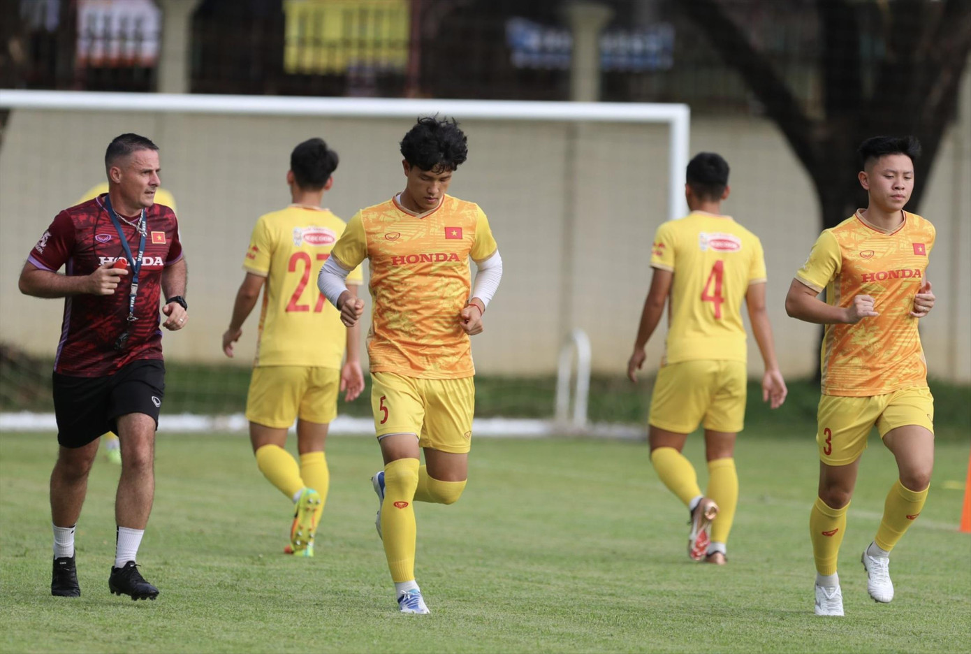 U22 Việt Nam có buổi tập đầu tiên tại Phnom Penh, Campuchia. Ảnh: Hữu Phạm