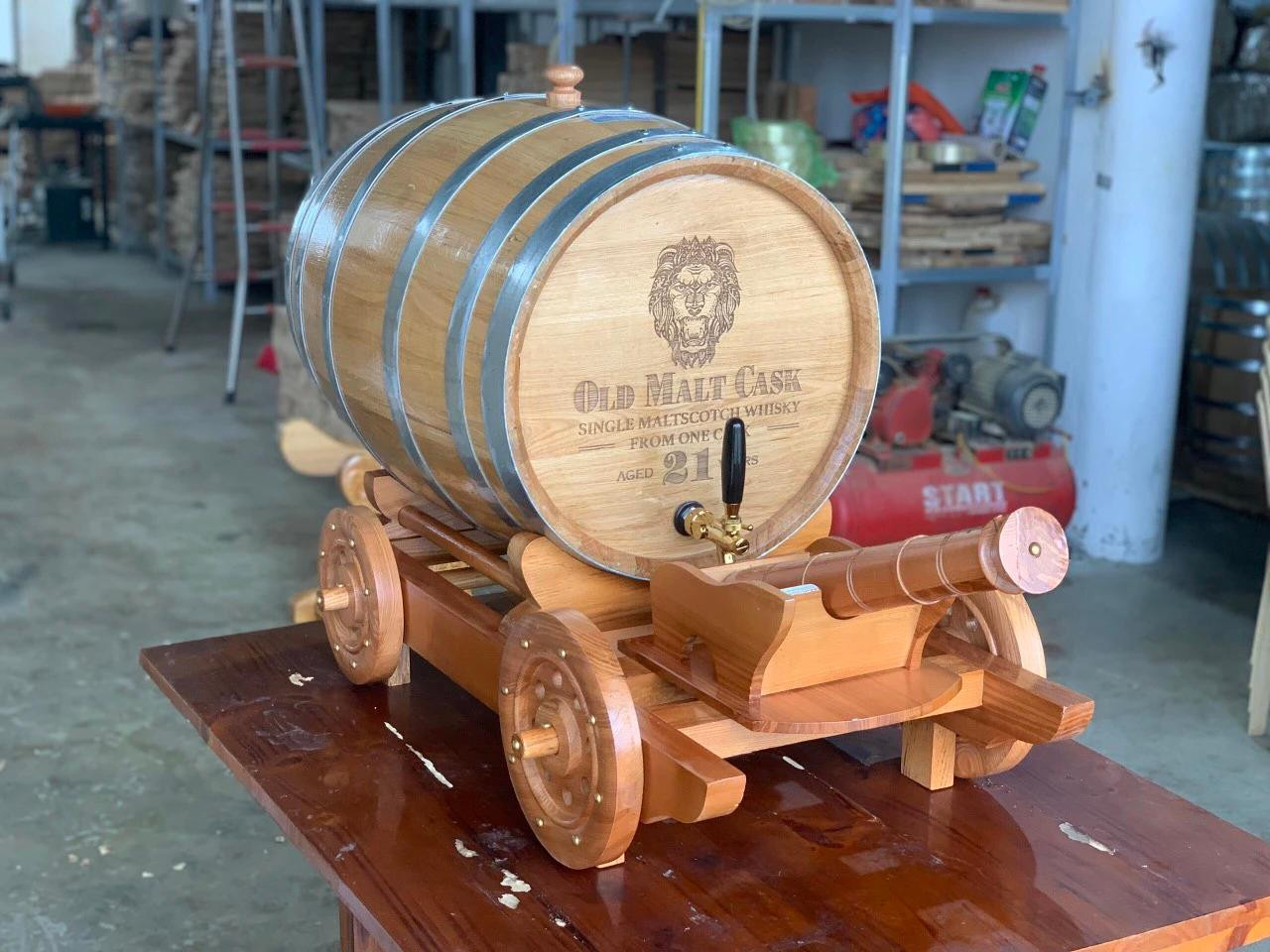 Thùng rượu mỹ nghệ còn dùng để trang trí Thùng rượu mỹ nghệ còn dùng để trang trí