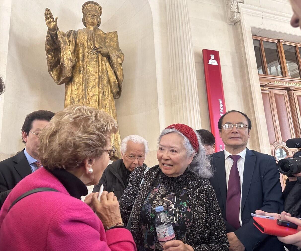 Bà Trần Tố Nga trả lời phỏng vấn sau phán quyết của Tòa phúc thẩm Paris