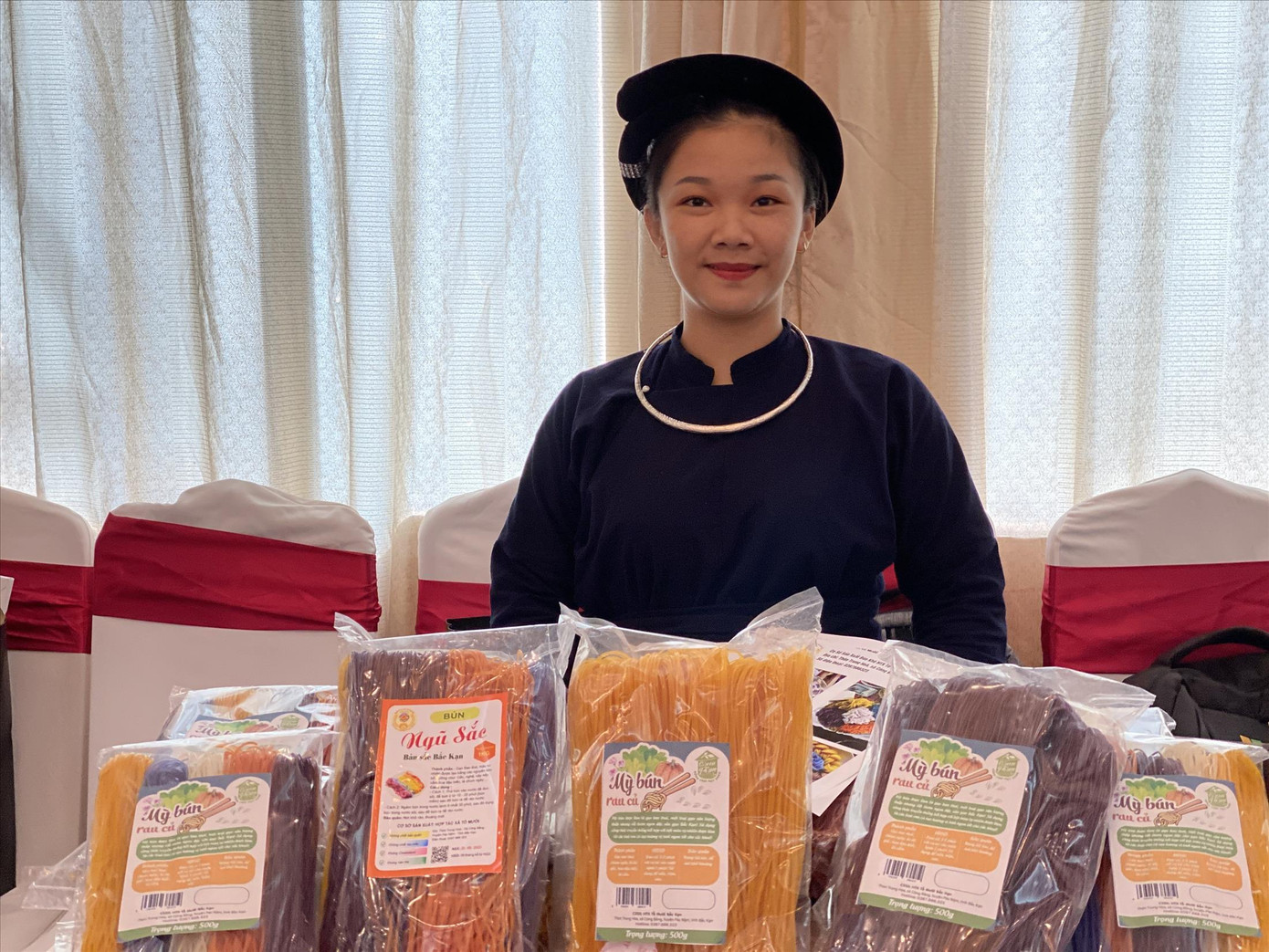 Cô gái Tày Phan Thị Tố Mười khởi nghiệp với bún ngũ sắc