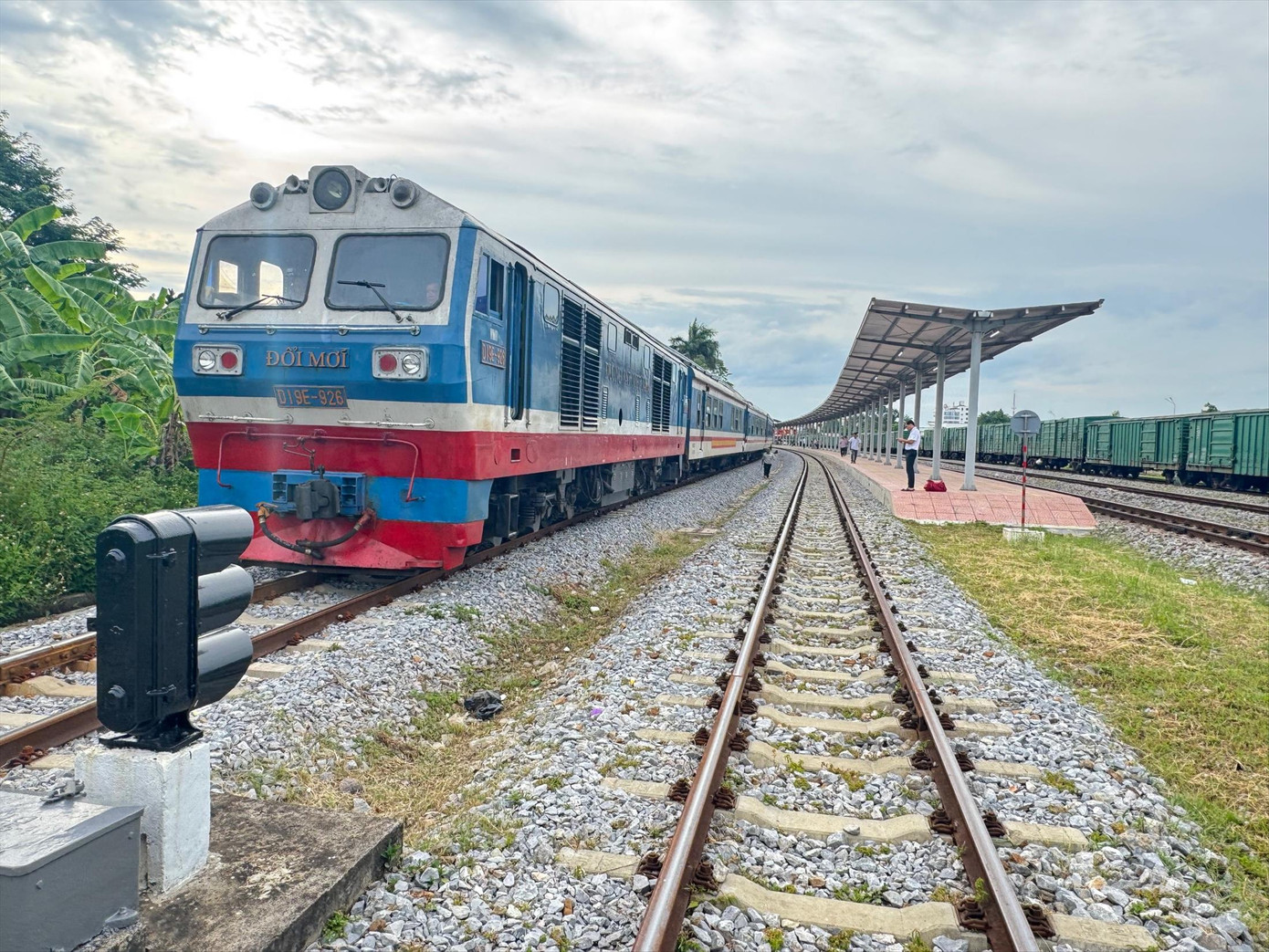 Đoàn tàu dừng ở ga Đông Hà