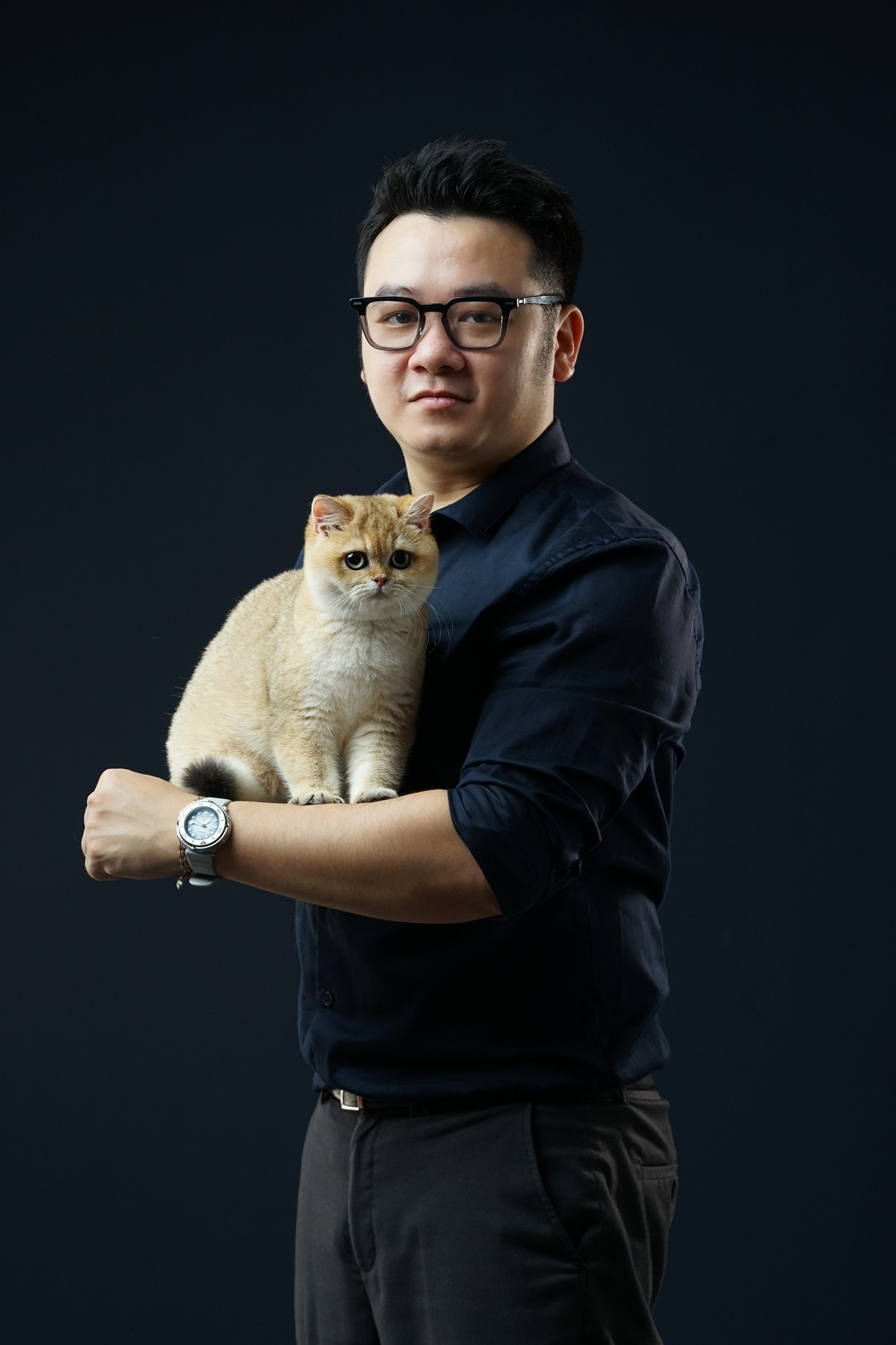 Lê Duy Anh và bé mèo Seri- Top 2 mèo con đẹp nhất cuộc thi Mèo đẹp Quốc tế diễn ra vào tháng 10/2022 tại TPHCM