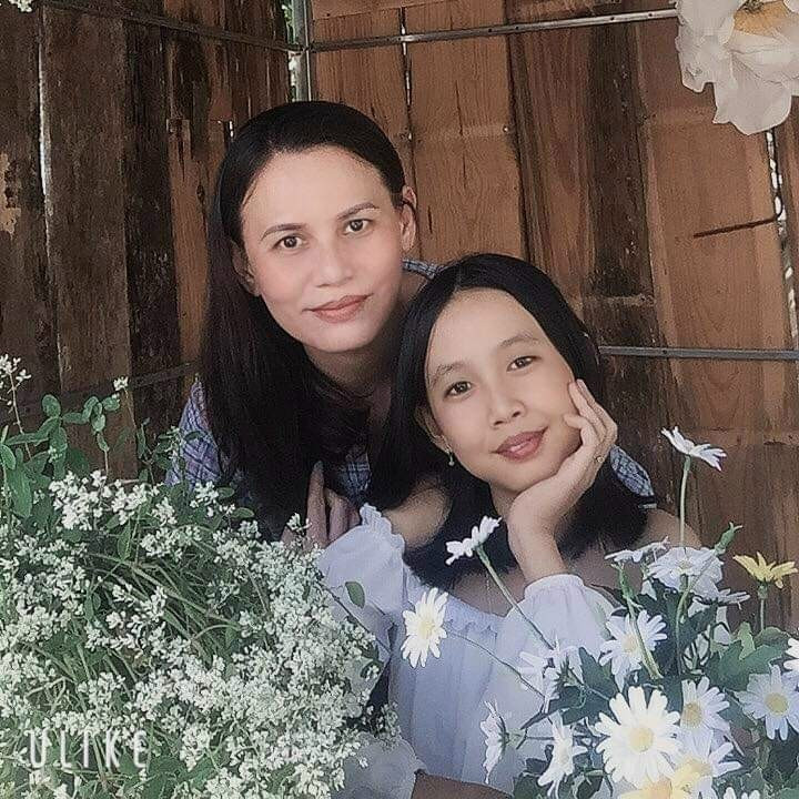 Hai mẹ con Thư bây giờ (Ảnh nhân vật cung cấp) Hai mẹ con Thư bây giờ (Ảnh nhân vật cung cấp)