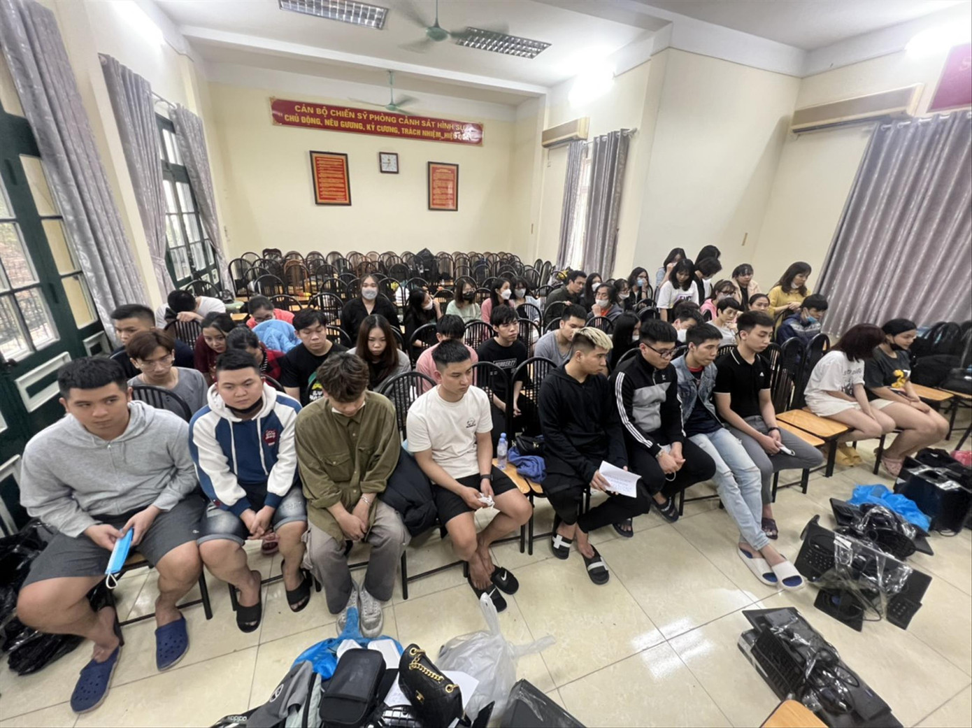 Nhóm đối tượng tại cơ quan công an Nhóm đối tượng tại cơ quan công an