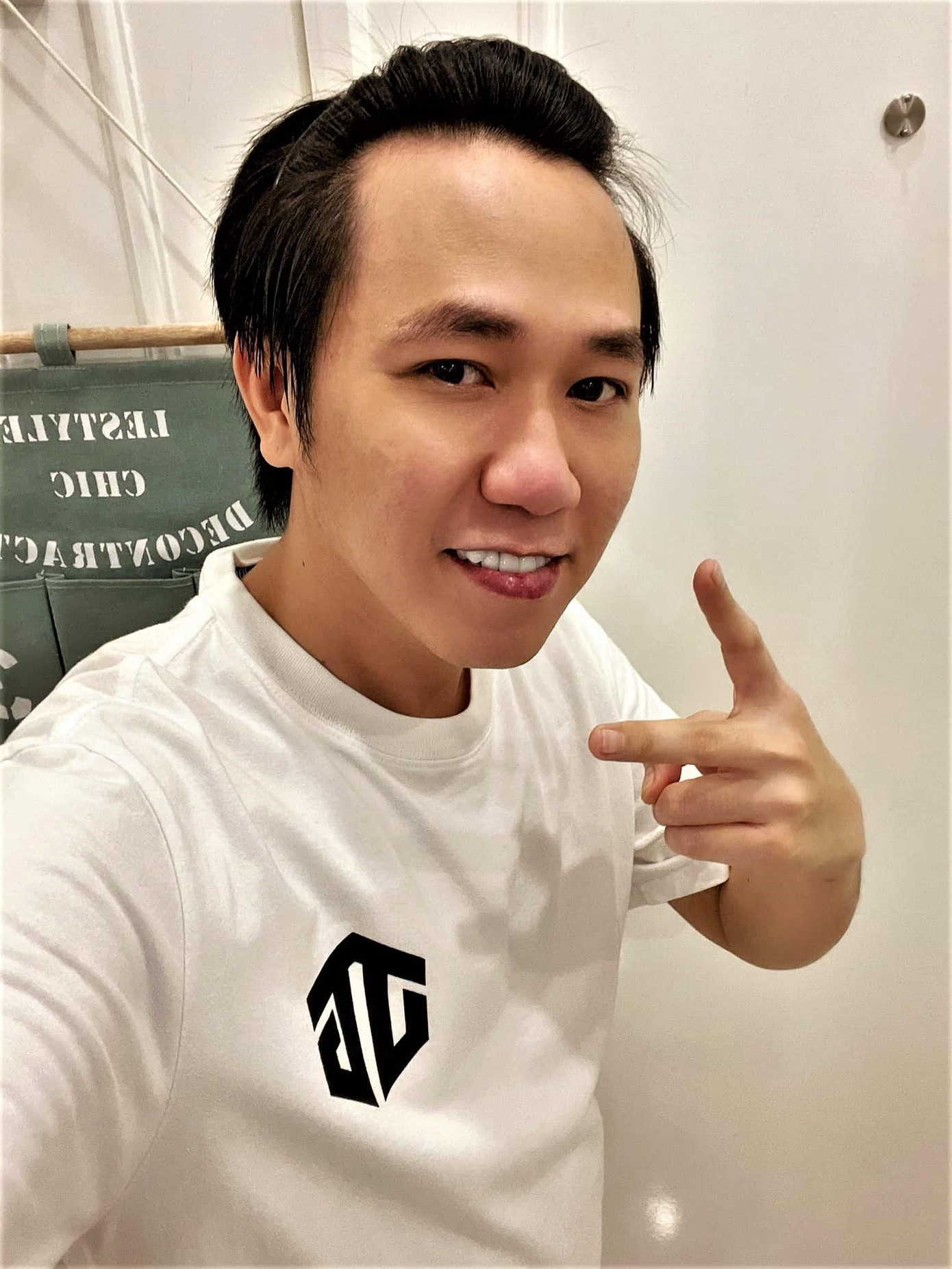 Diễn viên Tạ Anh Đức với tấm ảnh đôi môi còn nứt nẻ sau 20 ngày là F0