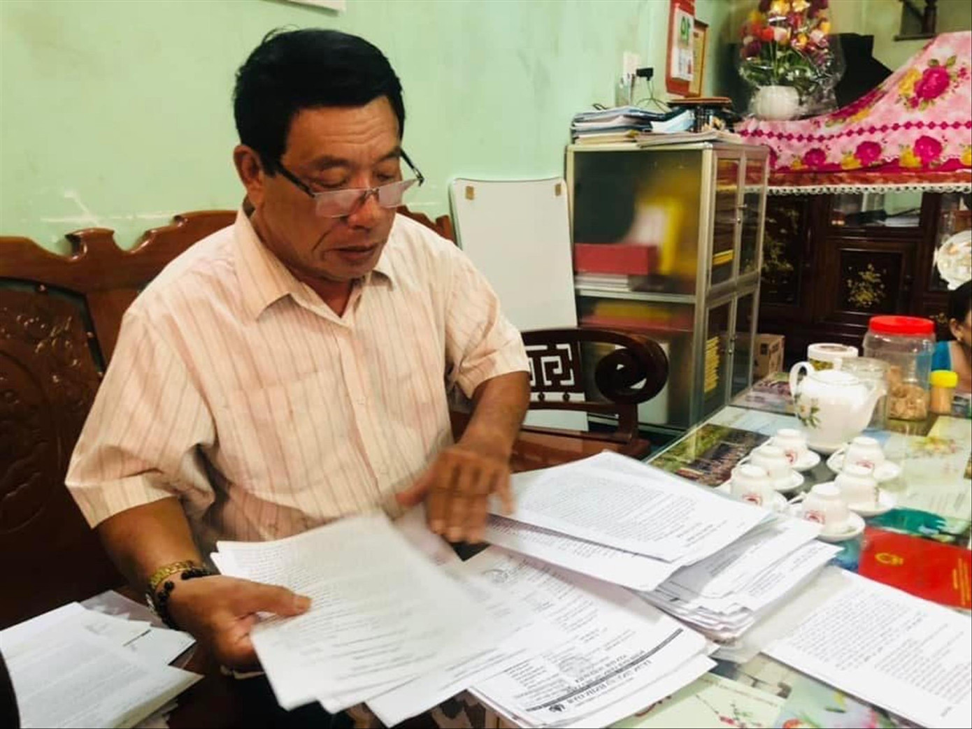 Ngư dân Phạm Trí Thức với hồ sơ đòi nợ liên quan tàu 67 Ngư dân Phạm Trí Thức với hồ sơ đòi nợ liên quan tàu 67