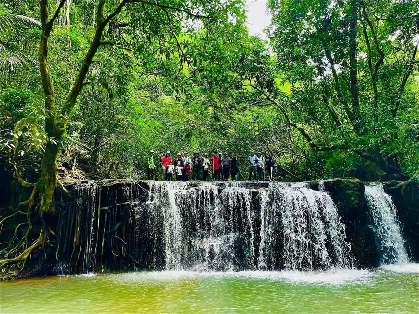 Thác nước trong rừng Nam Tây Nguyên
