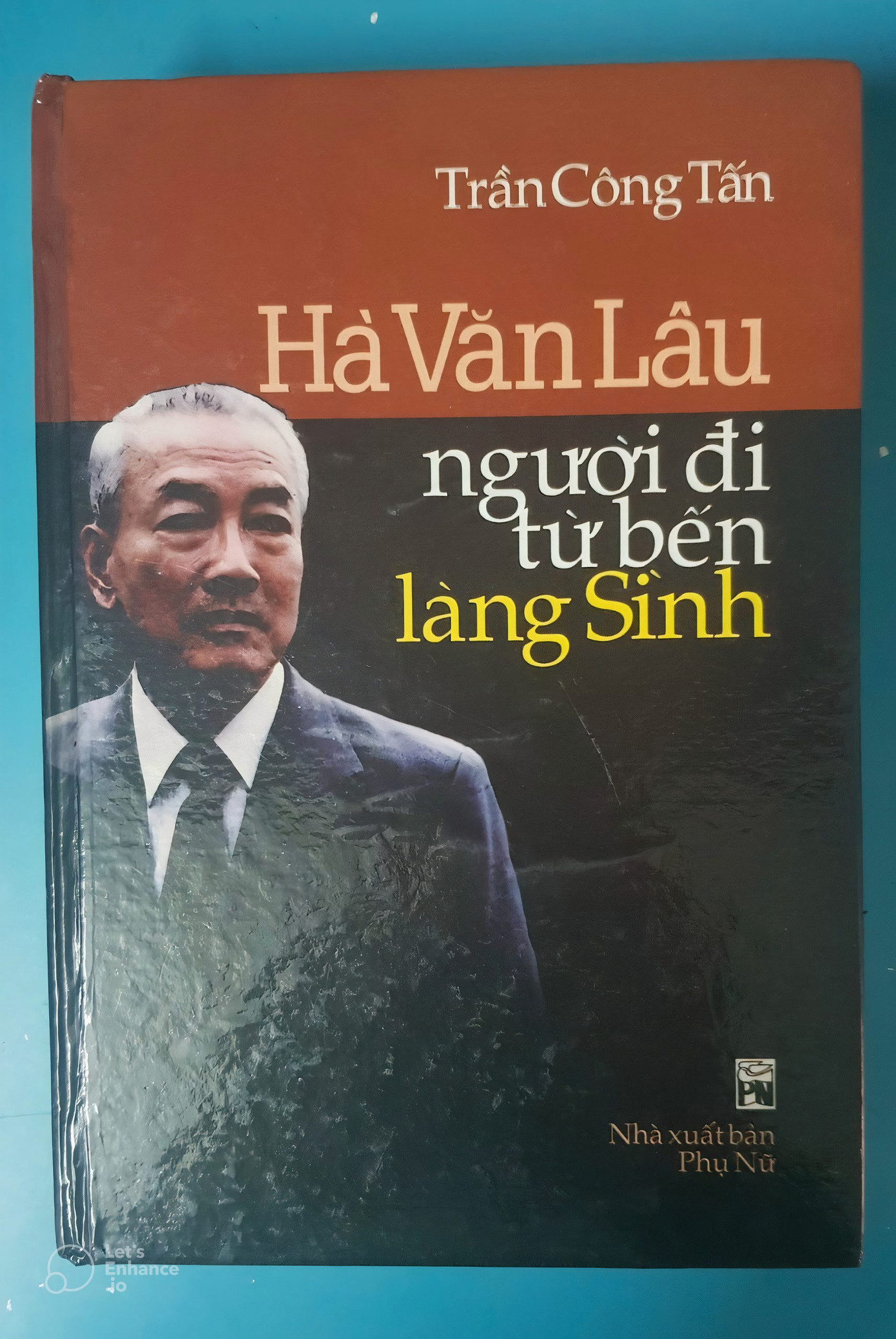 Cuốn sách “Hà Văn Lâu người đi từ bến làng Sình”