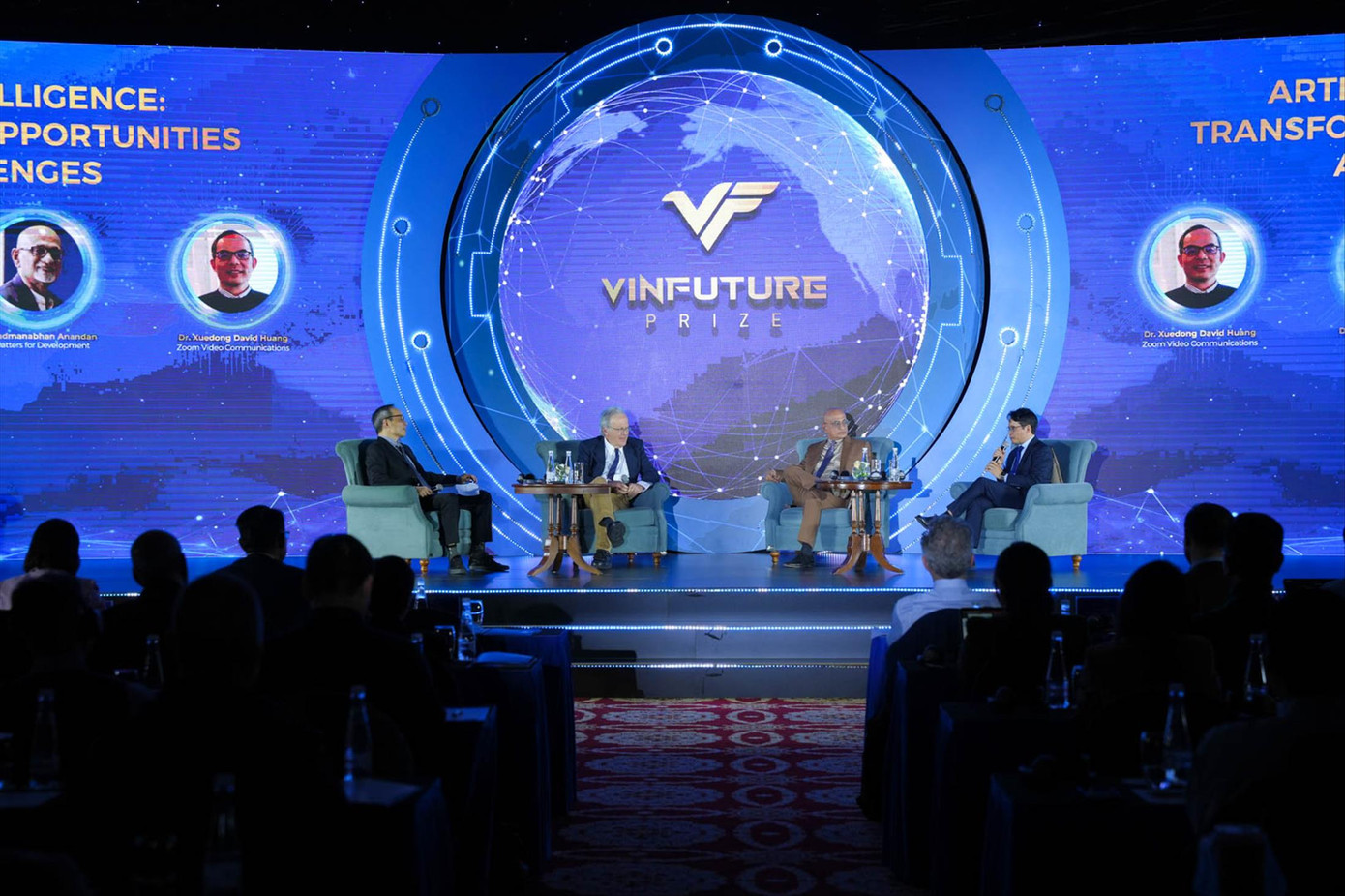 Các nhà khoa học nổi tiếng thế giới chia sẻ tại Tọa đàm Trí tuệ nhân tạo: Tiềm năng đột phá và thách thức, trong khuôn khổ Tuần lễ VinFuture 2023 Các nhà khoa học nổi tiếng thế giới chia sẻ tại Tọa đàm Trí tuệ nhân tạo: Tiềm năng đột phá và thách thức, trong khuôn khổ Tuần lễ VinFuture 2023