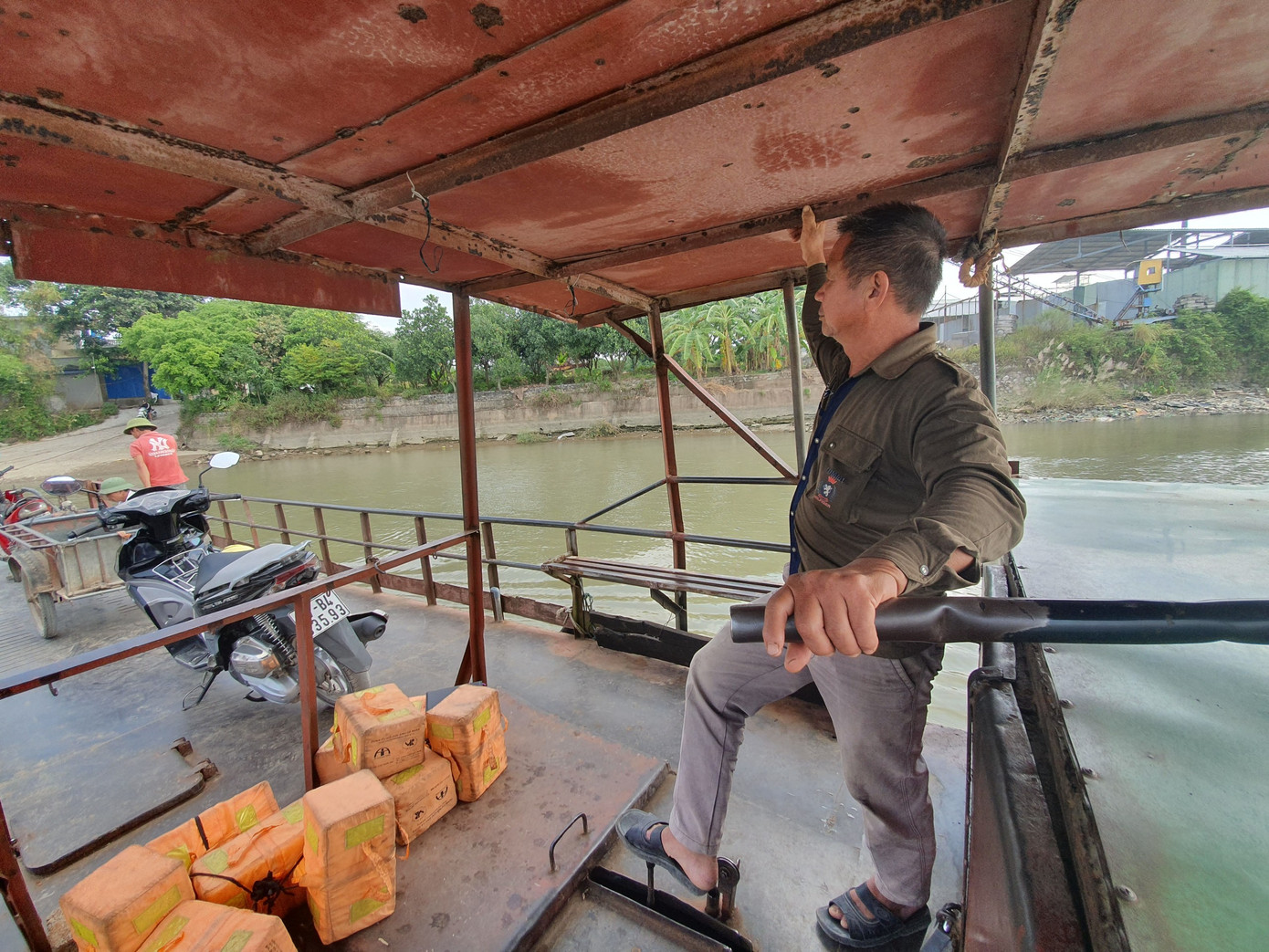 Ông lái đò Phú Hậu Trần Hữu Lanh