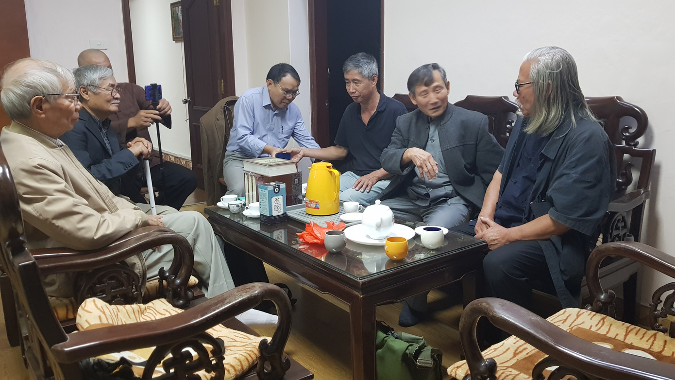 GS Lê Mạnh Thát với khách mời GS Lê Mạnh Thát với khách mời