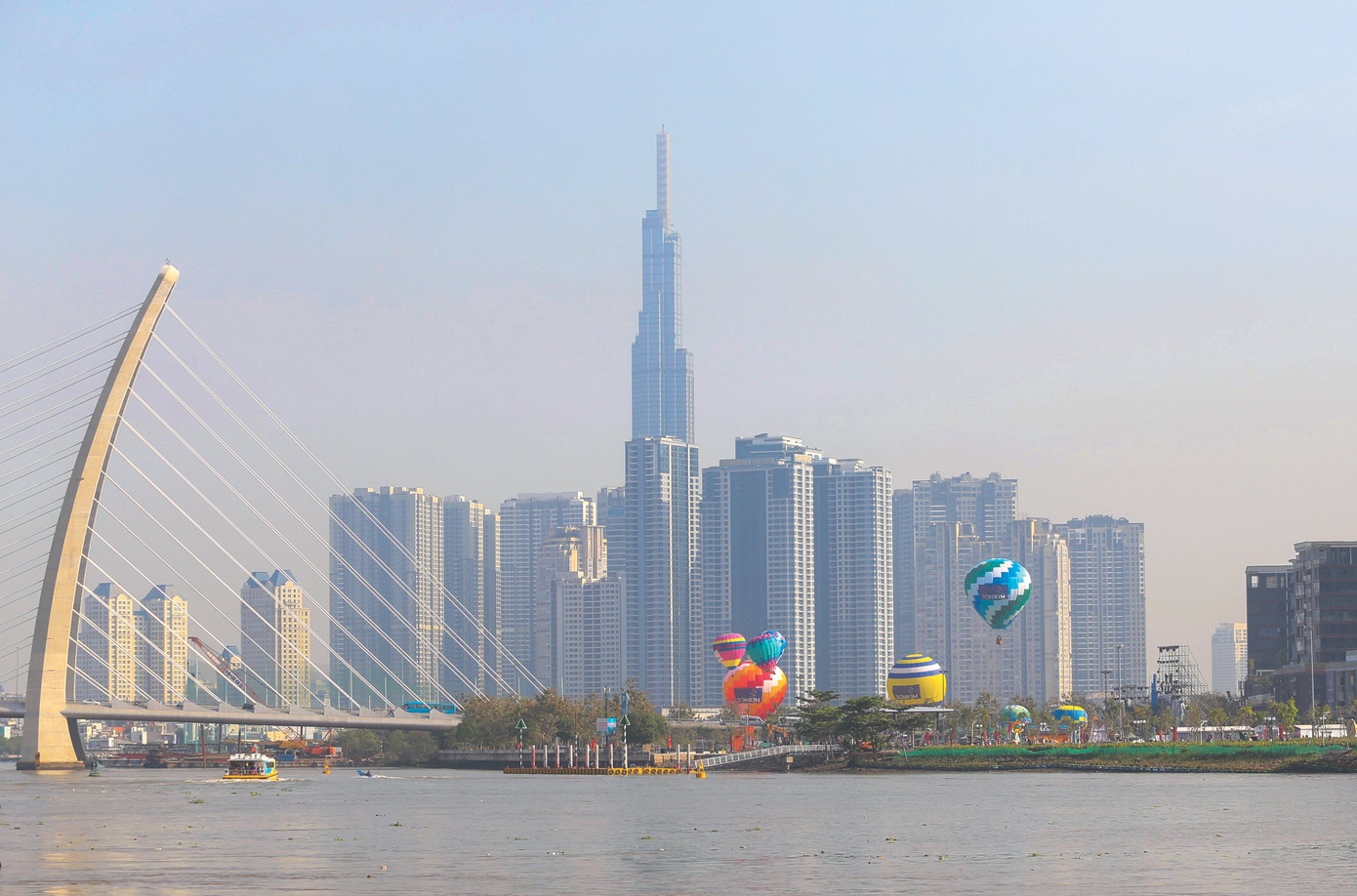 TPHCM đang tận dụng những cơ chế vượt trội mới từ Nghị quyết 98 để bứt phá Ảnh: NGÔ TÙNG