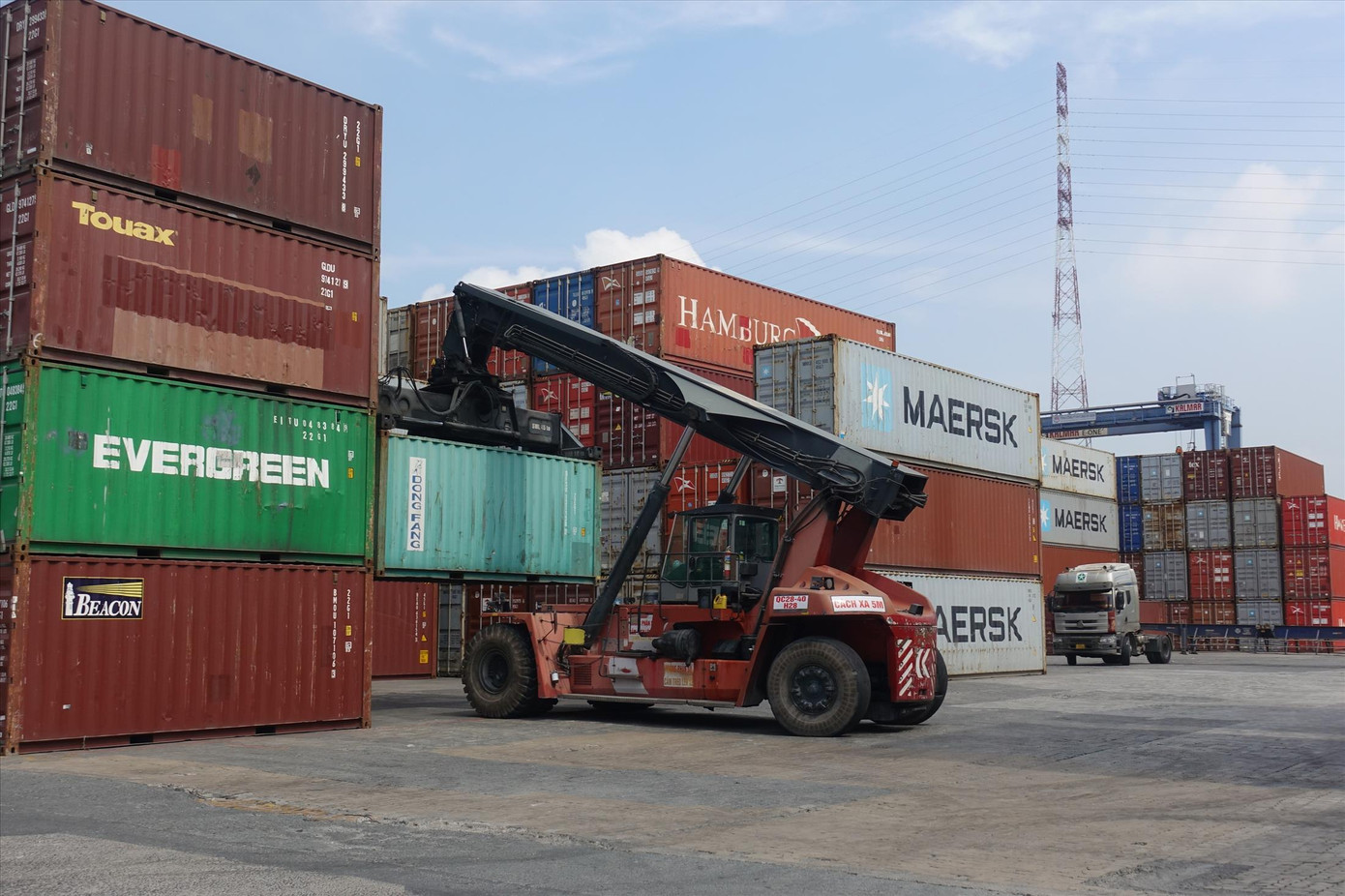 Lượng container tồn nằm rải rác ở cảng Cát Lái (TP Thủ Đức, TPHCM). Ảnh: Hữu Huy Lượng container tồn nằm rải rác ở cảng Cát Lái (TP Thủ Đức, TPHCM). Ảnh: Hữu Huy