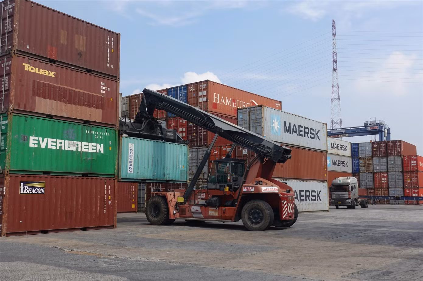 Lượng container tồn nằm rải rác ở cảng Cát Lái (TP Thủ Đức, TPHCM). Ảnh: Hữu Huy Lượng container tồn nằm rải rác ở cảng Cát Lái (TP Thủ Đức, TPHCM). Ảnh: Hữu Huy