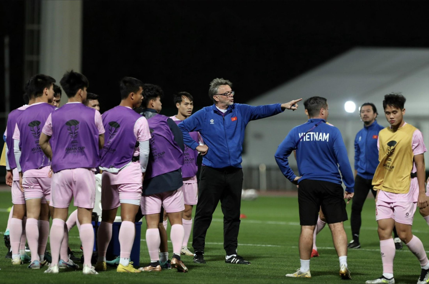 Ông Troussier chưa xây dựng được bộ khung ổn định của đội tuyển Việt Nam ảnh: Hữu Phạm Ông Troussier chưa xây dựng được bộ khung ổn định của đội tuyển Việt Nam ảnh: Hữu Phạm