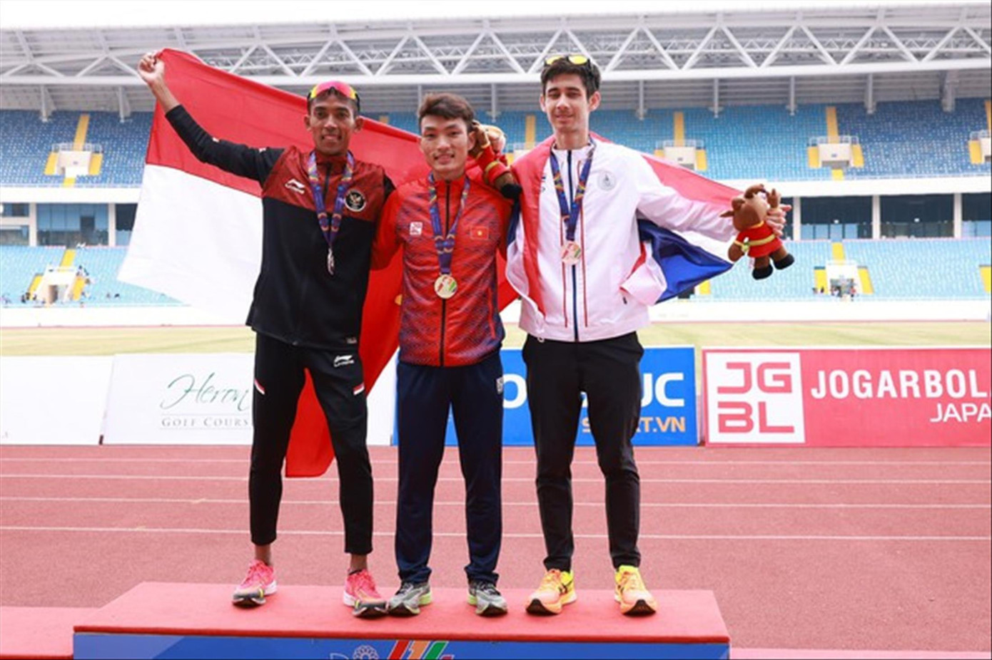 Hoàng Nguyên Thanh giành HCV marathon nam đầu tiên cho thể thao Việt Nam tại SEA Games Ảnh: Như Ý