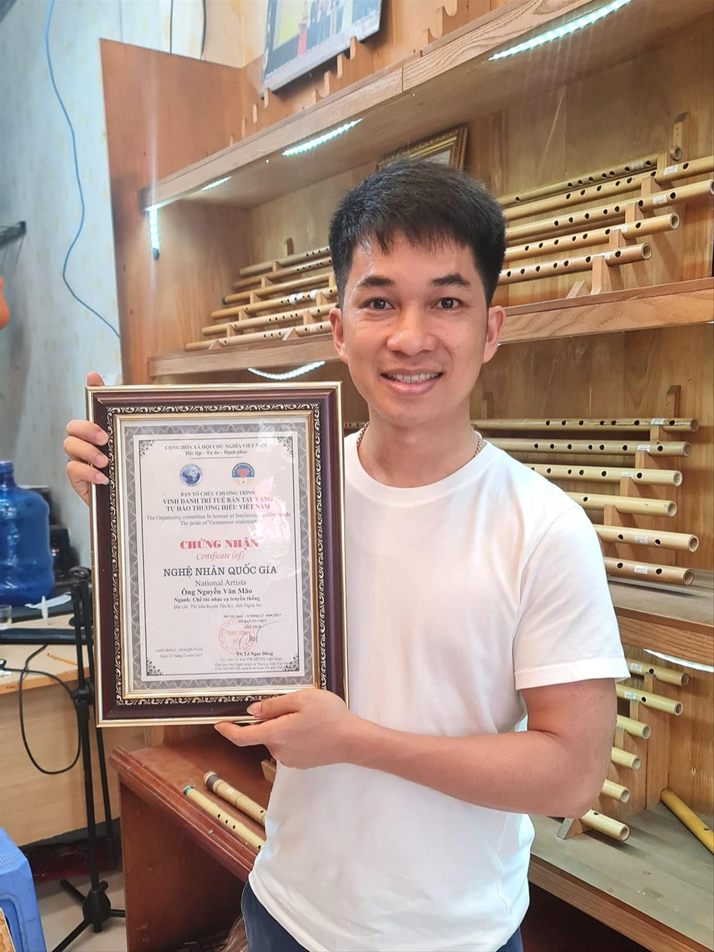 Nguyễn Văn Mão được phong tặng danh hiệu Nghệ nhân quốc gia trong chế tác nhạc cụ truyền thống Nguyễn Văn Mão được phong tặng danh hiệu Nghệ nhân quốc gia trong chế tác nhạc cụ truyền thống