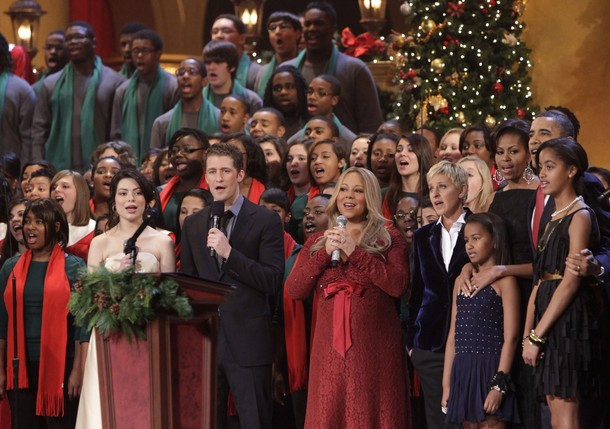 Nữ ca sĩ Mariah Carey và người dẫn chương trình truyền hình kiêm diễn viên nổi tiếng Ellen DeGeneres hòa âm cùng gia đình tổng thống