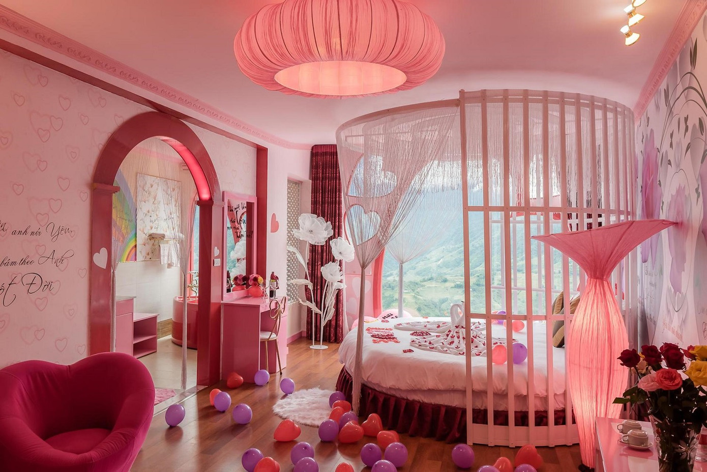 Căn phòng Tình yêu dành cho team yêu màu hồng.