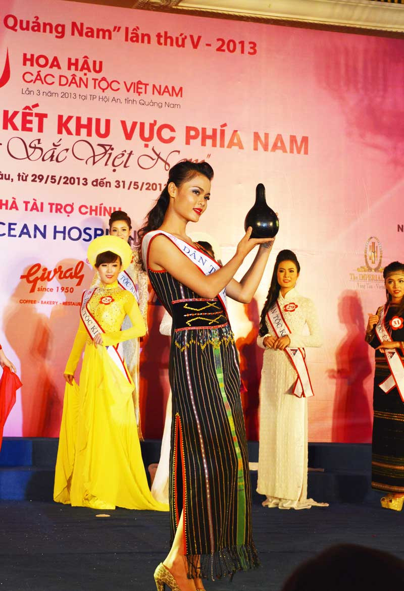 Duyên dáng sơn nữ Ê đê. Duyên dáng sơn nữ Ê đê