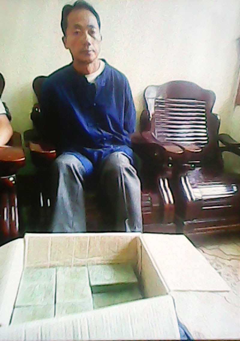 Kham Phong và tang vật bị bắt giữ 