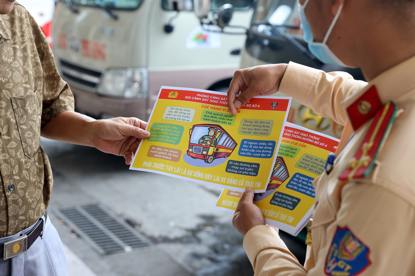Tờ rơi chi tiết các lỗi vi phạm.