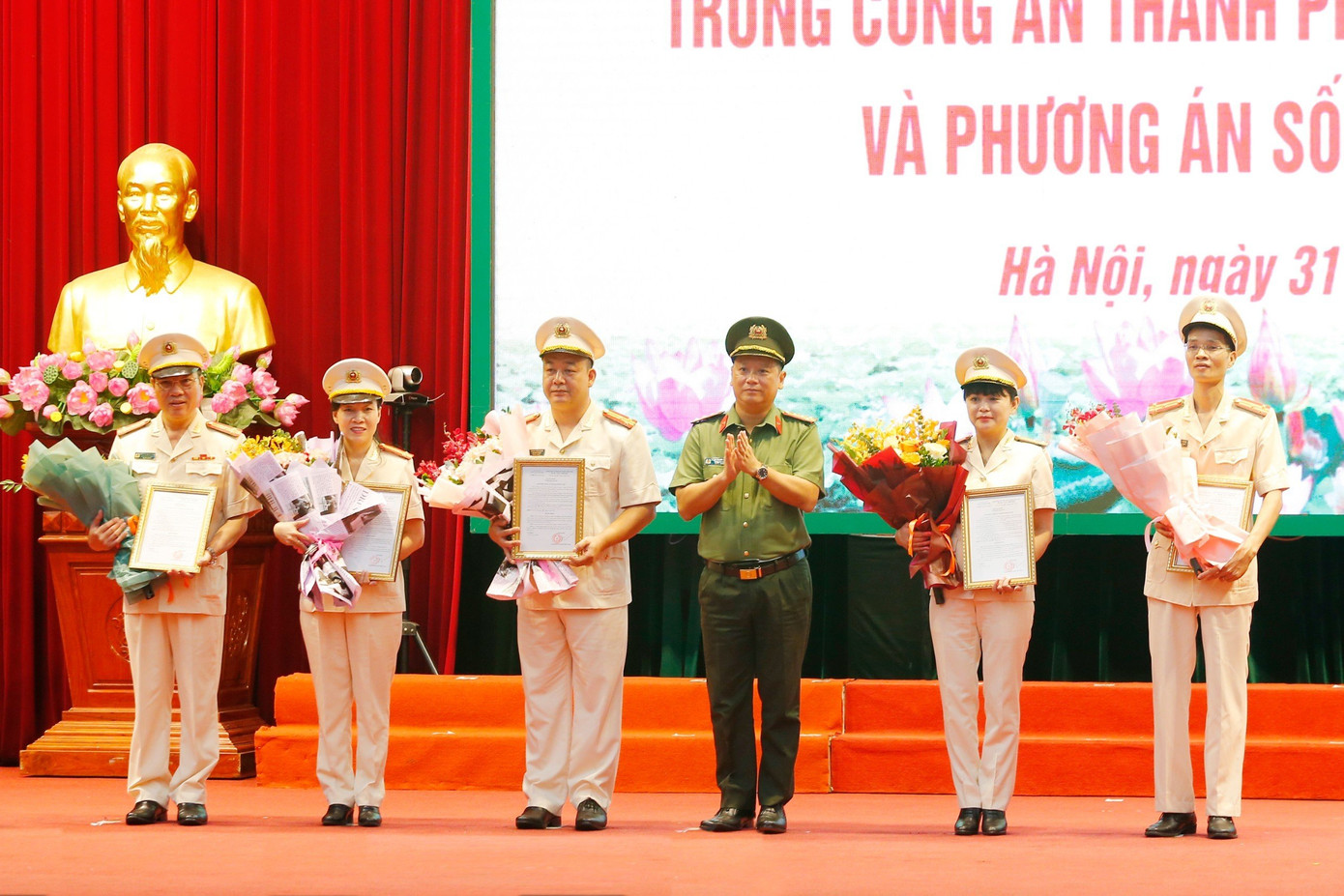 Công an Thành phố giảm 4 đơn vị cấp Phòng, sáp nhập 2 đơn vị cấp Đội thuộc Công an quận, huyện, thị xã. Công an Thành phố giảm 4 đơn vị cấp Phòng, sáp nhập 2 đơn vị cấp Đội thuộc Công an quận, huyện, thị xã.