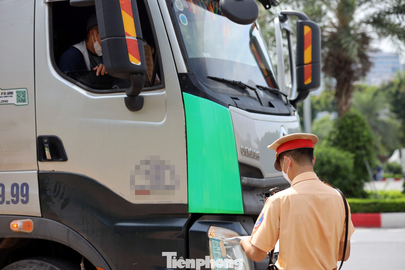 Theo ông L., một số tài xế chạy đêm, đi đường dài có thể sử dụng chất kích thích để tỉnh táo hơn, tuy nhiên việc này tiềm ẩn nguy cơ tai nạn, không kiểm soát được tốc độ. "Chạy đường dài cảm thấy mệt thì ghé vào đâu đó nghỉ đến khi tỉnh táo thì mới đi tiếp" - ông L. nói.