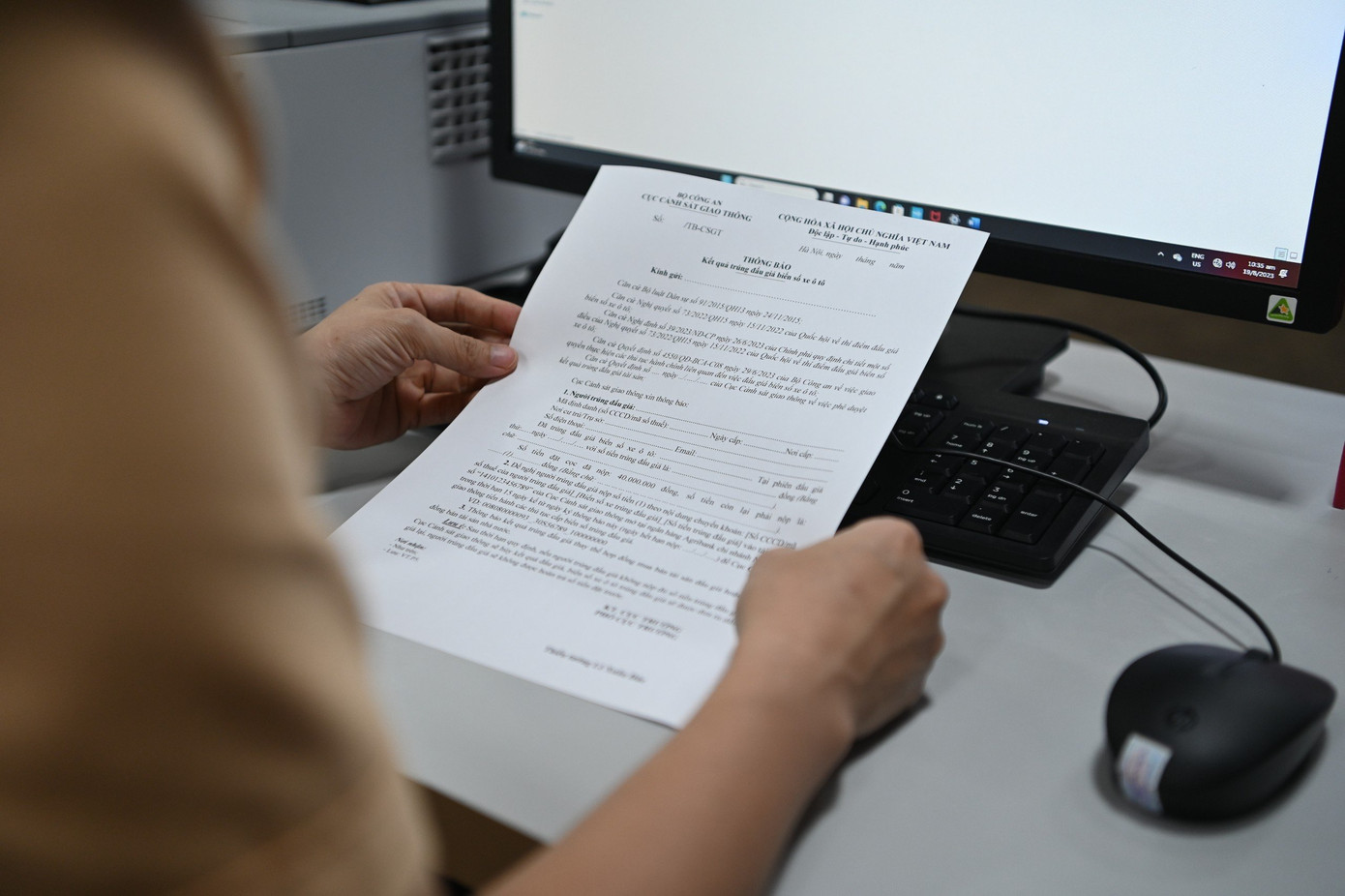 Mỗi khách hàng có mã số riêng và thông tin của khách hàng được bảo mật tuyệt đối. Khi phát hiện có dấu hiệu bất thường, các giám sát viên sẽ yêu cầu dừng đấu giá.