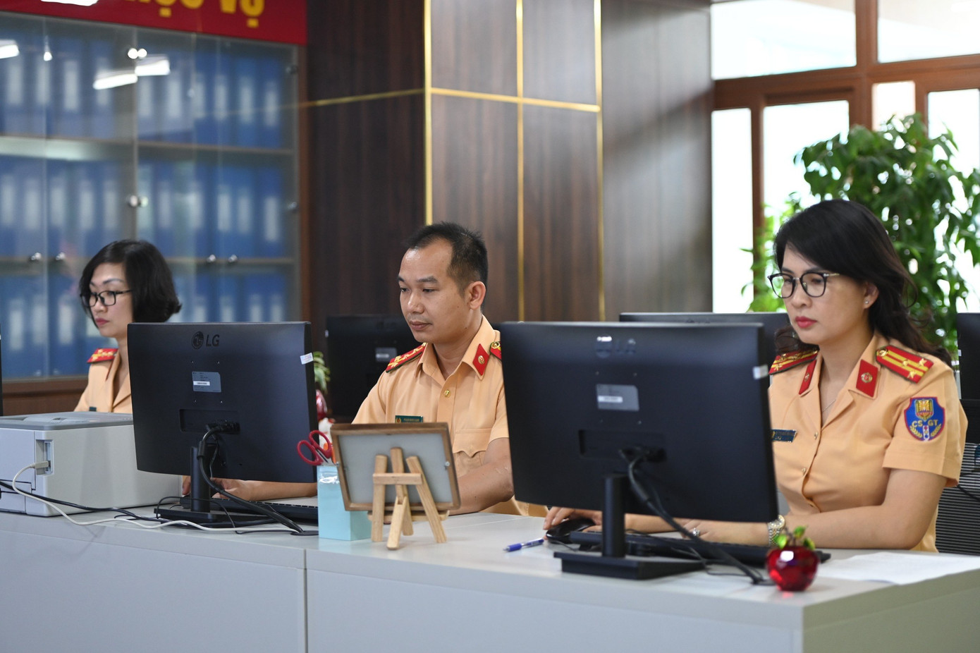 Cục CSGT và các đơn vị nghiệp vụ Bộ Công an giám sát toàn bộ quá trình đấu giá.