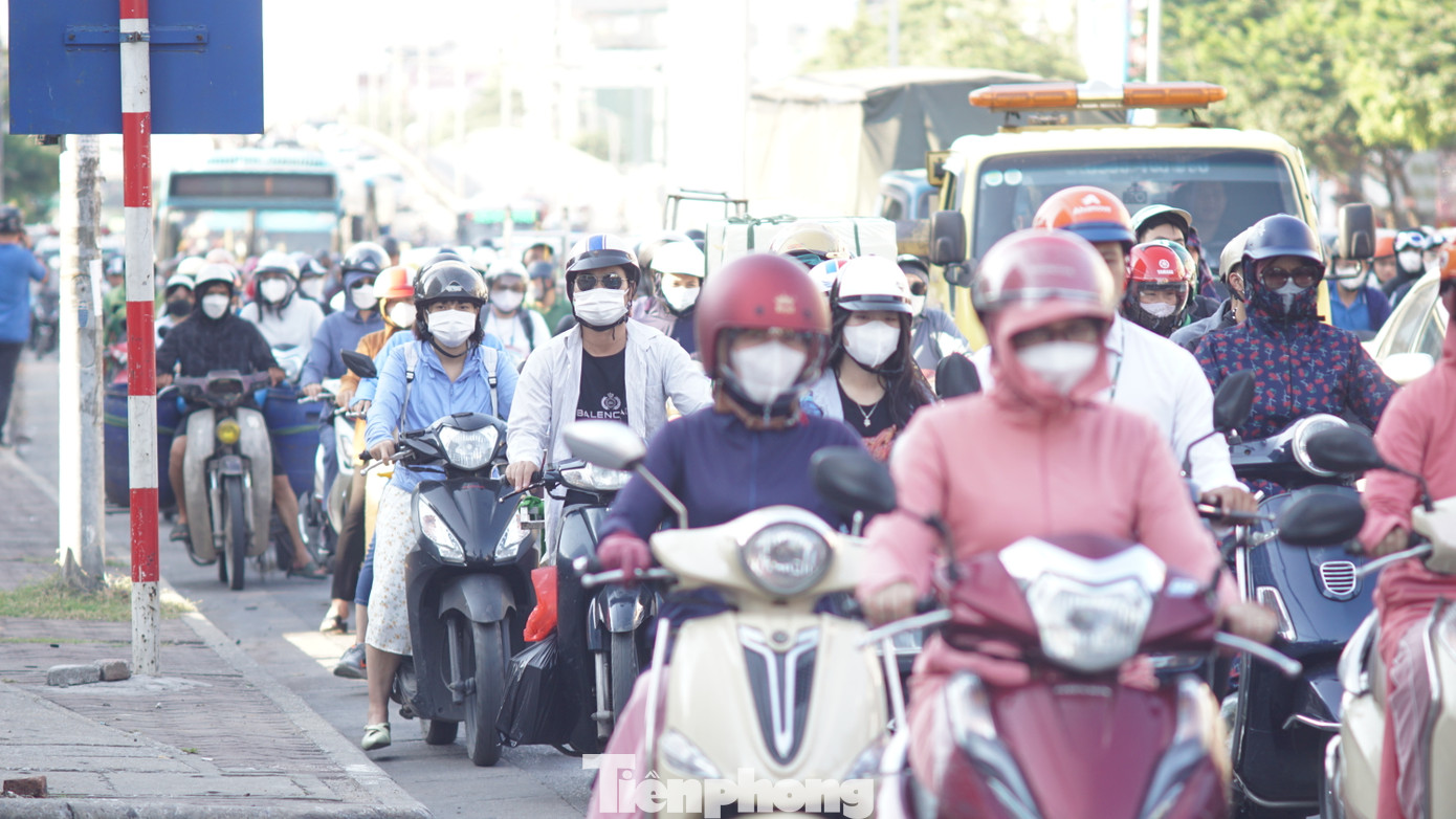 Nghỉ lễ Quốc khánh dài ngày nên từ chiều hôm nay, nhiều người đã tranh thủ rời Thủ đô về quê, đi du lịch...