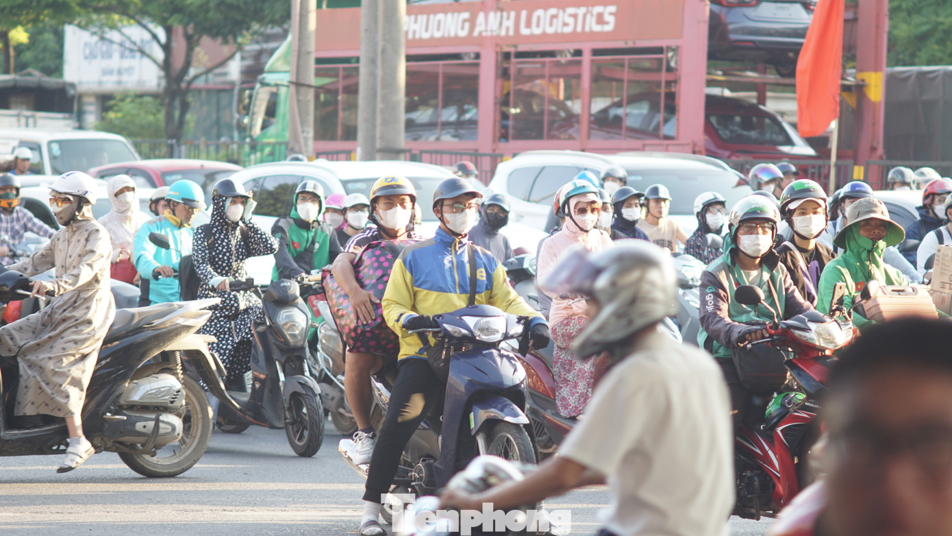 Ghi nhận của phóng viên vào chiều 31/8, lưu lượng phương tiện tăng cao tại một số tuyến đường như Giải Phóng, Ngọc Hồi, QL1A, Xã Đàn...
