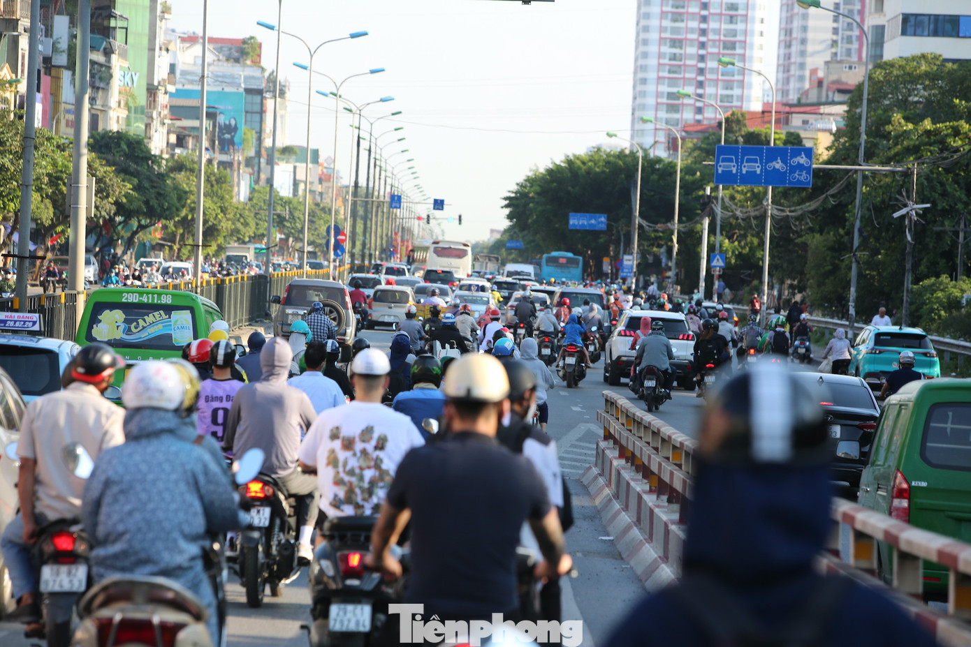 Khu vực đường Giải Phóng hướng đi Ngọc Hồi lượng phương tiện tăng cao.