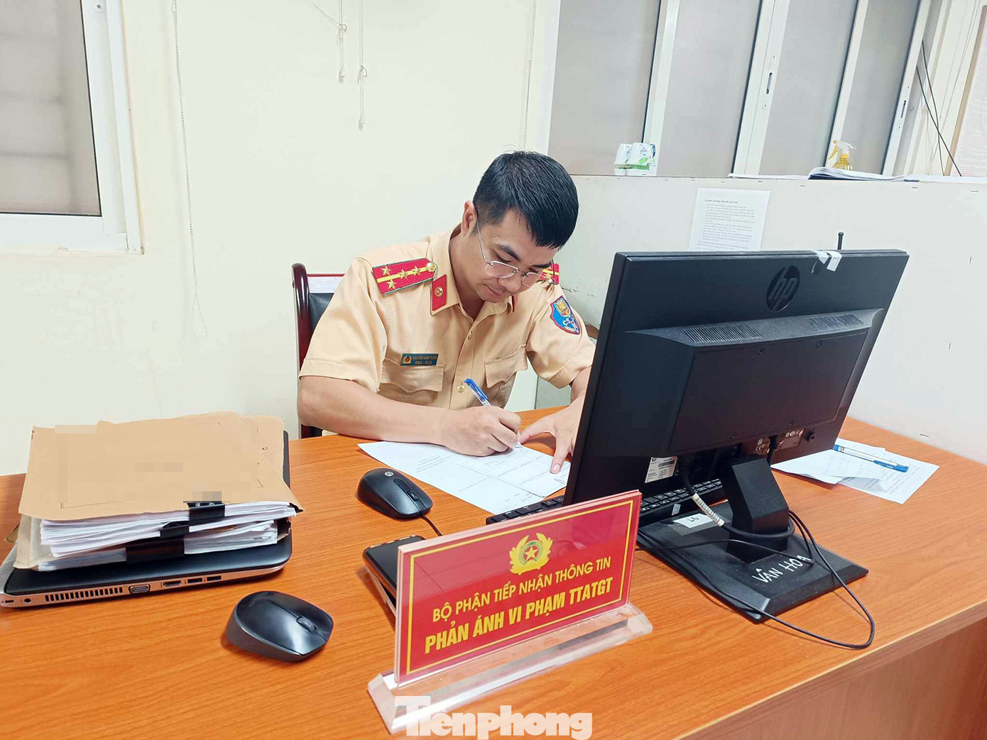 Bộ phận tiếp nhận thông tin phản ánh luôn có người túc trực. Bộ phận tiếp nhận thông tin phản ánh luôn có người túc trực.