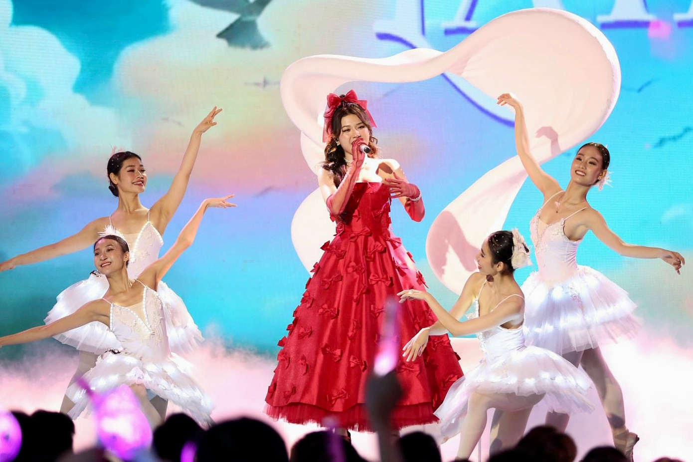 Mỹ Tâm từng "cảnh báo" Diễm Hằng đừng quá sa đà vào trình diễn. Ảnh: BTC Mỹ Tâm từng "cảnh báo" Diễm Hằng đừng quá sa đà vào trình diễn. Ảnh: BTC