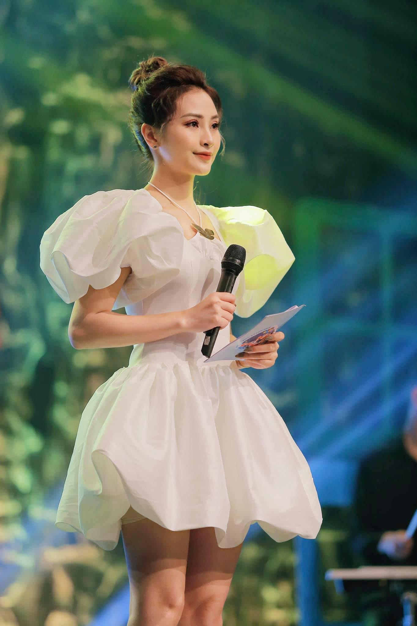 Mù Tạt: 'Là MC nhưng tôi có thể làm trợ lý trường quay, chuẩn bị đạo cụ, thậm chí cả lau sàn'.