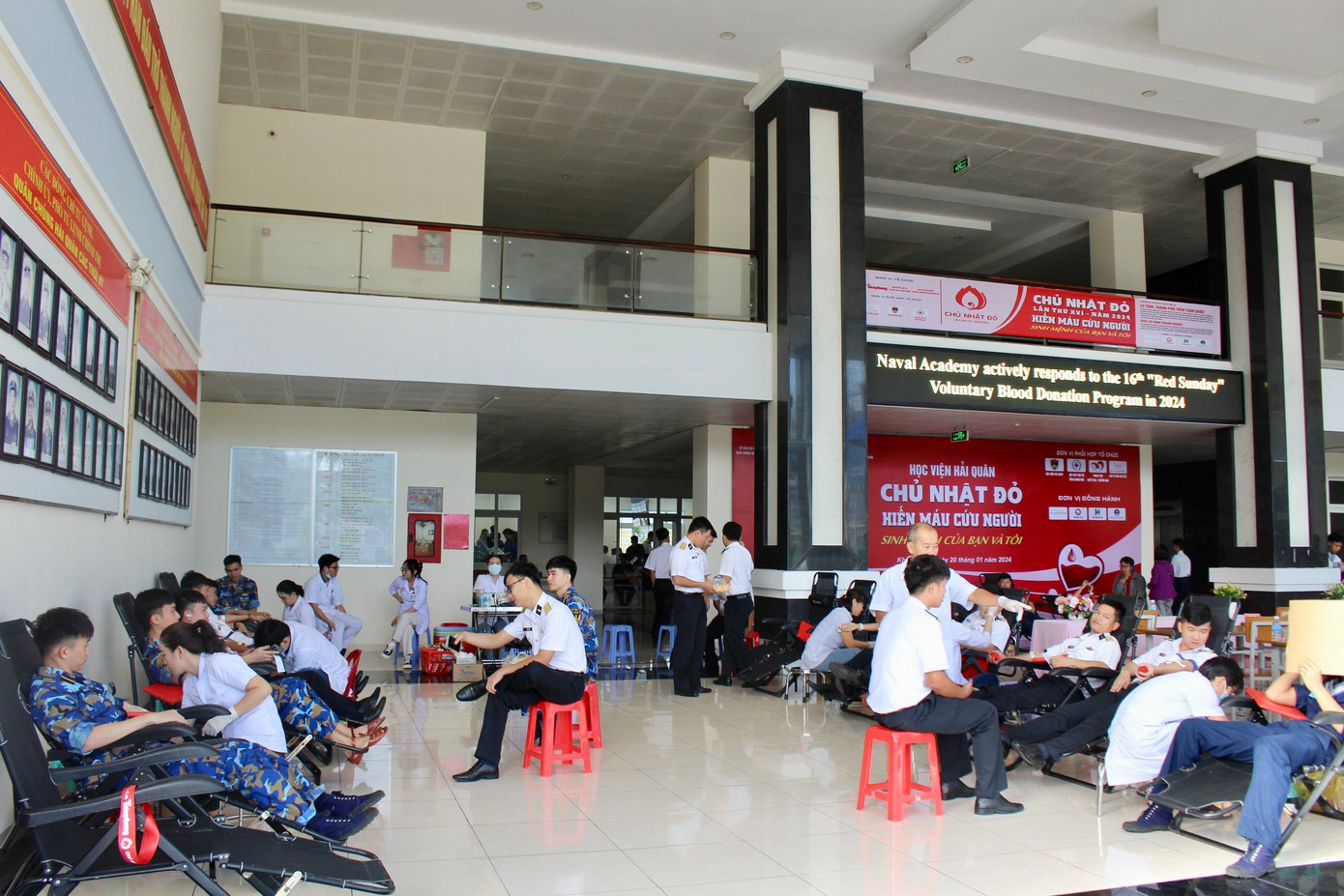 Sáng 20/1, báo Tiền Phong phối hợp Học viện Hải quân và Hội Chữ thập đỏ tỉnh Khánh Hòa tổ chức chương trình hiến máu tình nguyện Chủ Nhật Đỏ tại Học viện Hải quân (TP Nha Trang, tỉnh Khánh Hòa). Sáng 20/1, báo Tiền Phong phối hợp Học viện Hải quân và Hội Chữ thập đỏ tỉnh Khánh Hòa tổ chức chương trình hiến máu tình nguyện Chủ Nhật Đỏ tại Học viện Hải quân (TP Nha Trang, tỉnh Khánh Hòa).