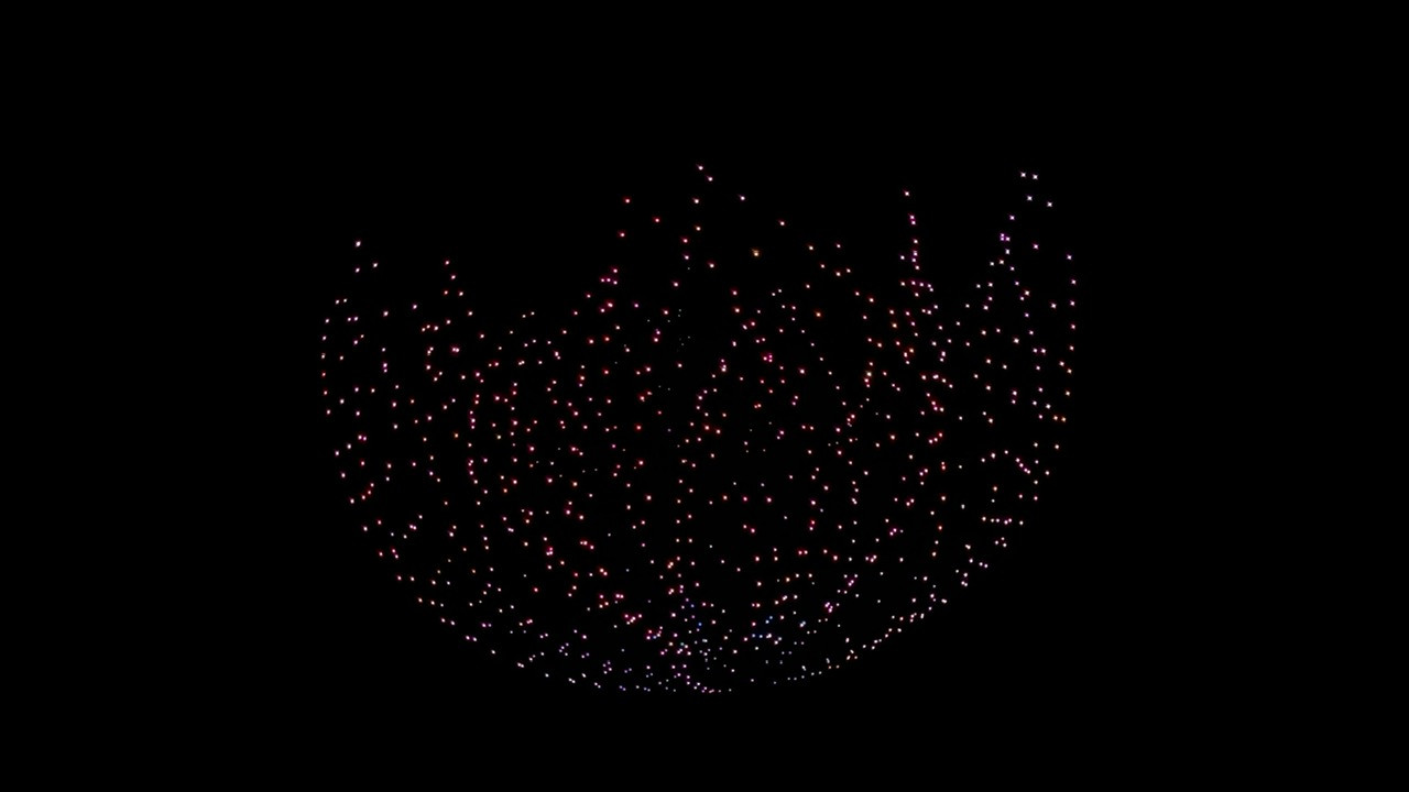 Những chiếc drone được đội UAE sử dụng là loại siêu nhẹ, siêu sáng kết hợp hỏa thuật. Không những đầu tư công phu, đội thi còn có sự tìm hiểu sâu rộng về du lịch, văn hóa, lịch sử của vùng đất Nha Trang - Khánh Hòa nói riêng và Việt Nam nói chung.