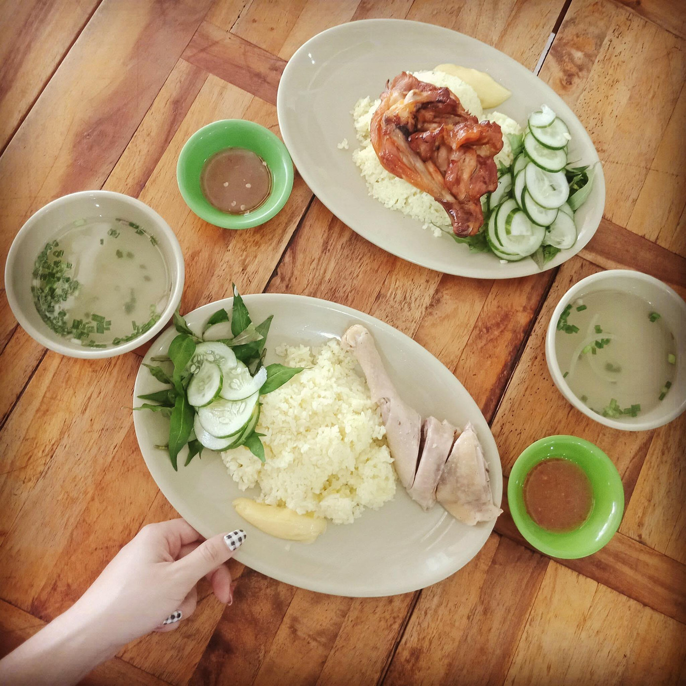 Phần cơm gà nghi gây vụ ngộ độc tập thể tại Nha Trang. Ảnh: MXH.